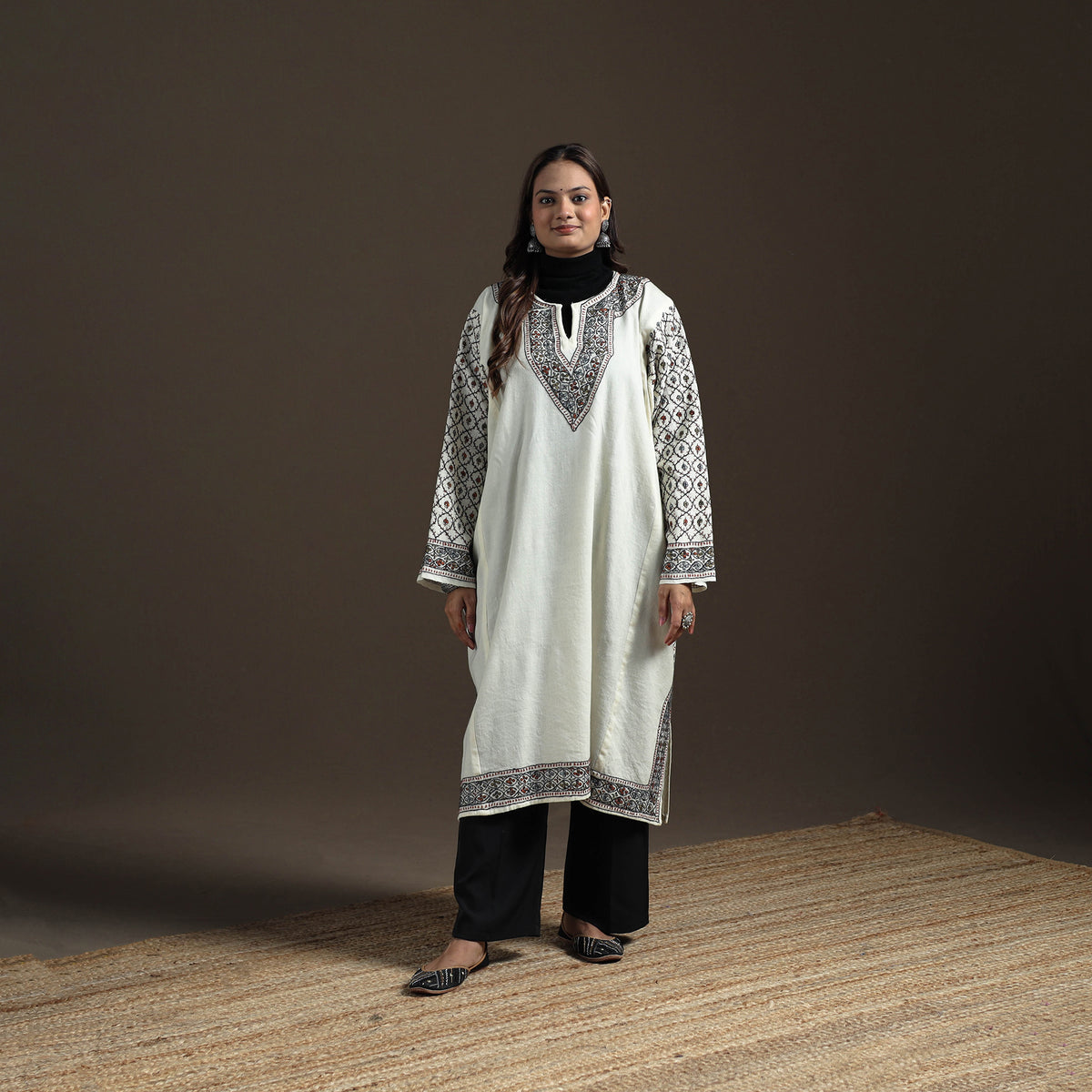 Kashmiri Heavy Sozni Hand Embroidered Handwoven Merino Wool Pheran 24