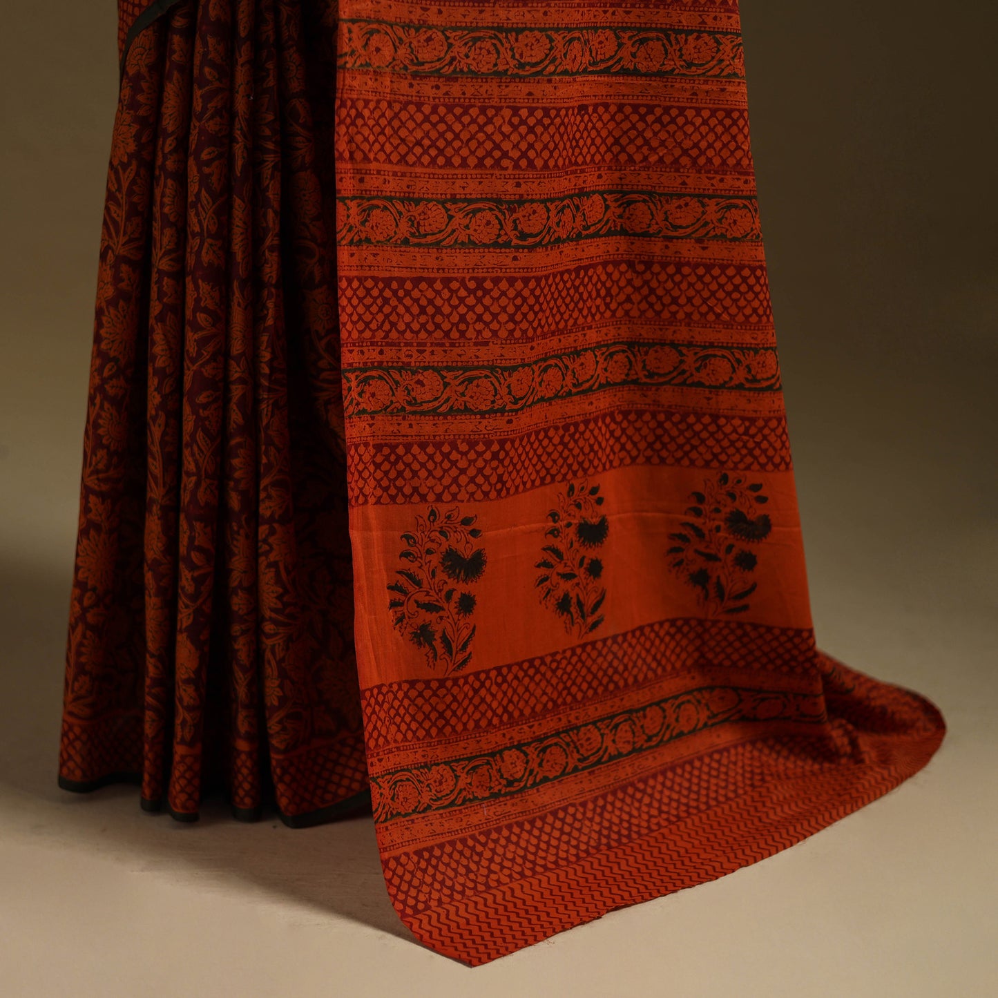 Red - Gamthi Hand Block Print Pure Mul Cotton Saree with Blouse Piece 01