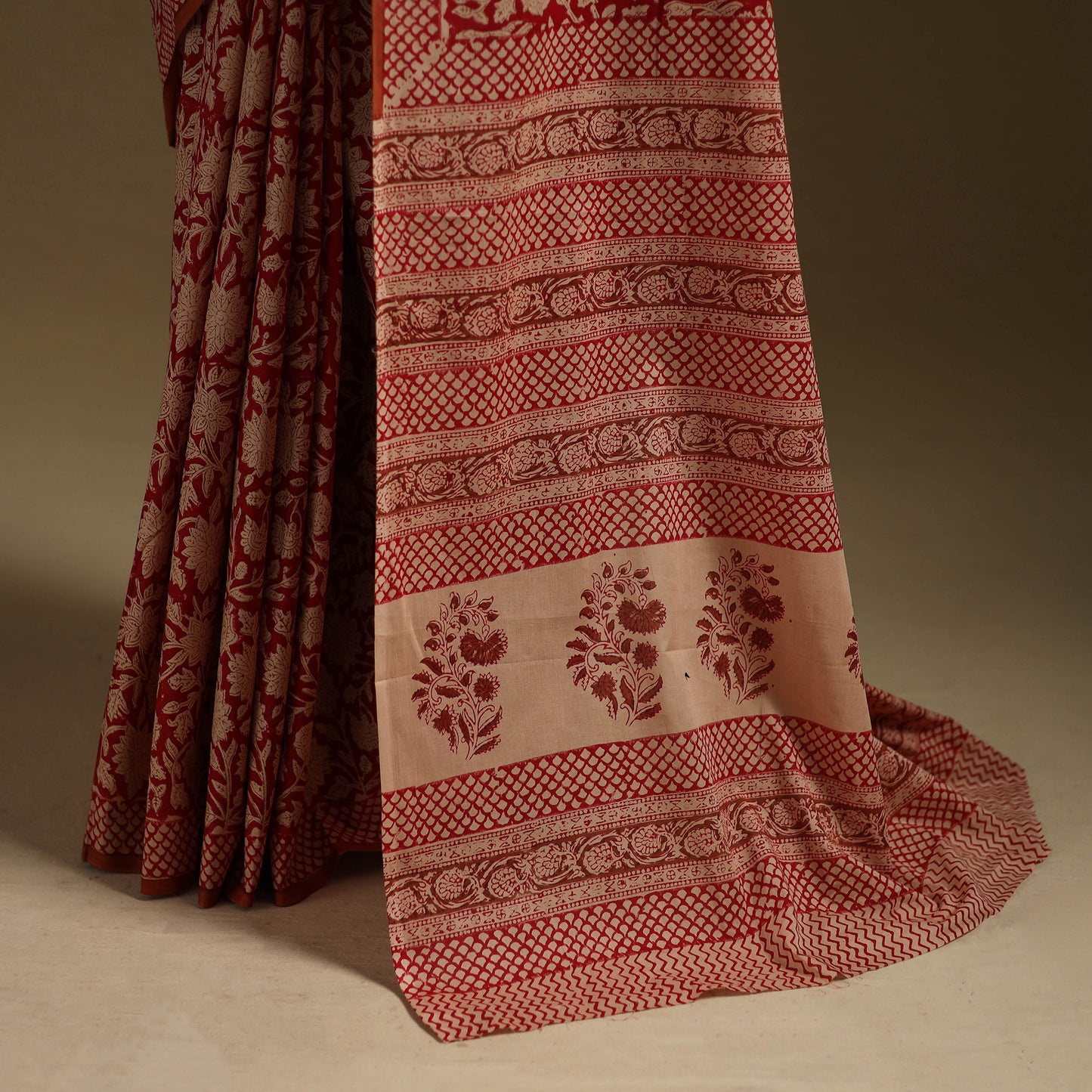 Red - Gamthi Hand Block Print Pure Mul Cotton Saree with Blouse Piece 03