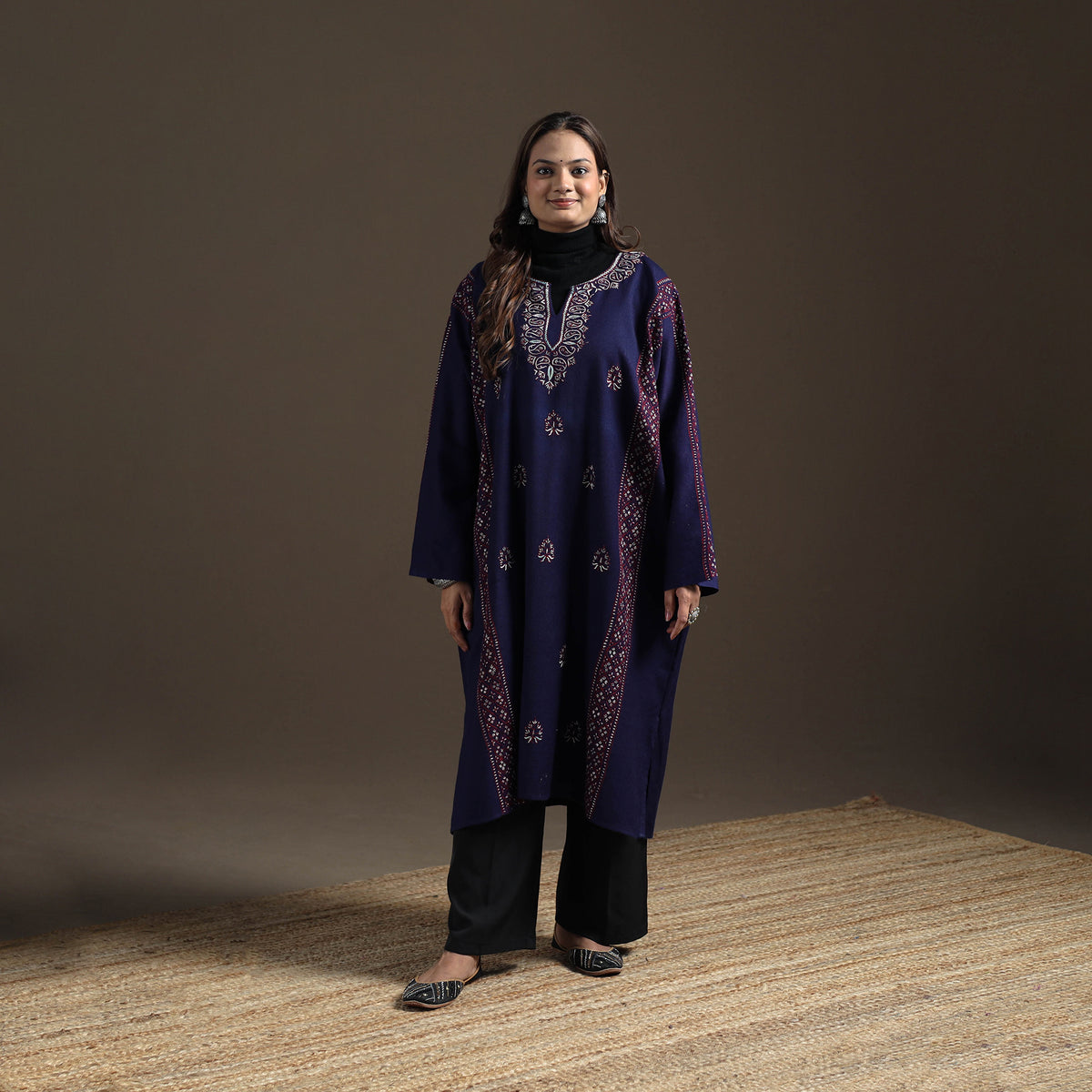 Kashmiri Heavy Sozni Hand Embroidered Handwoven Merino Wool Pheran 28