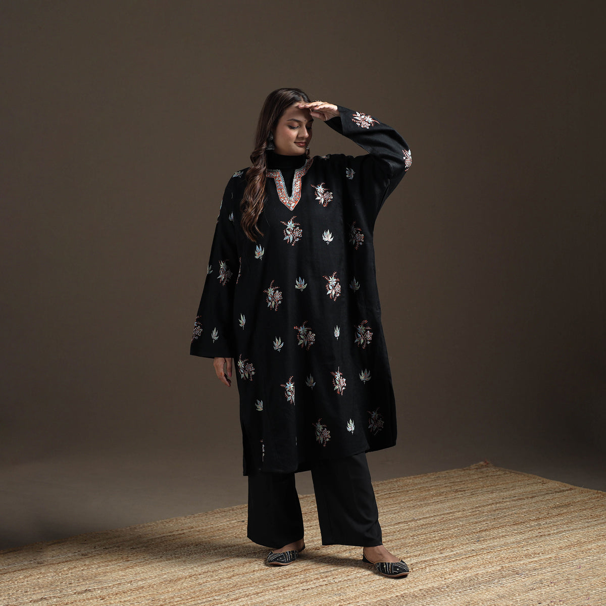 Kashmiri Heavy Sozni Hand Embroidered Handwoven Merino Wool Pheran 31