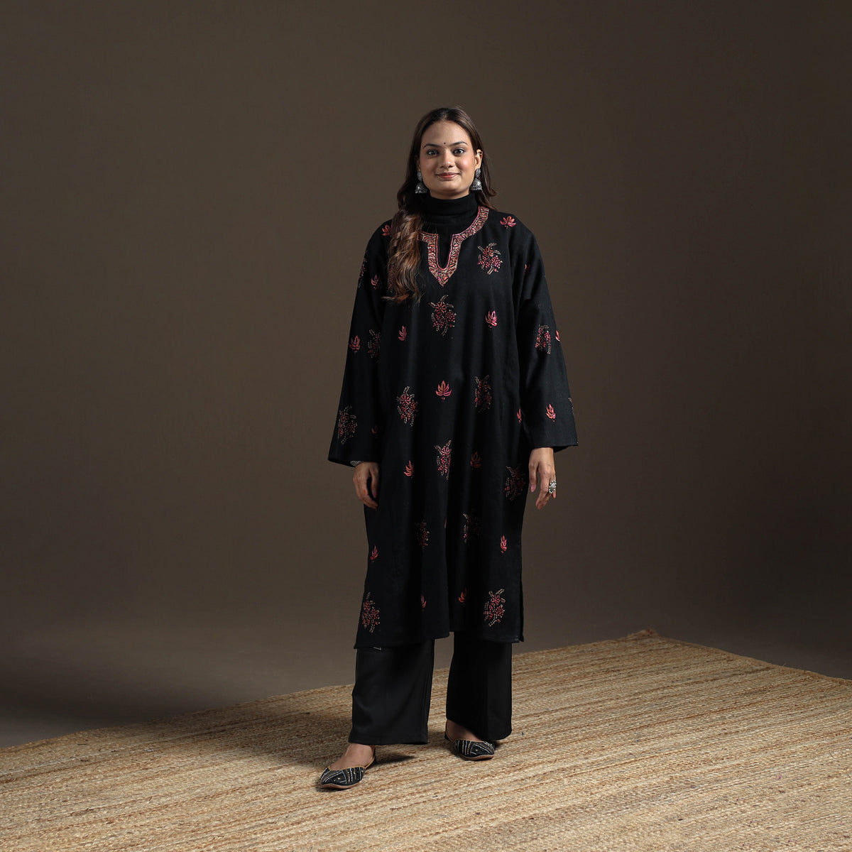 Kashmiri Heavy Sozni Hand Embroidered Handwoven Merino Wool Pheran 33