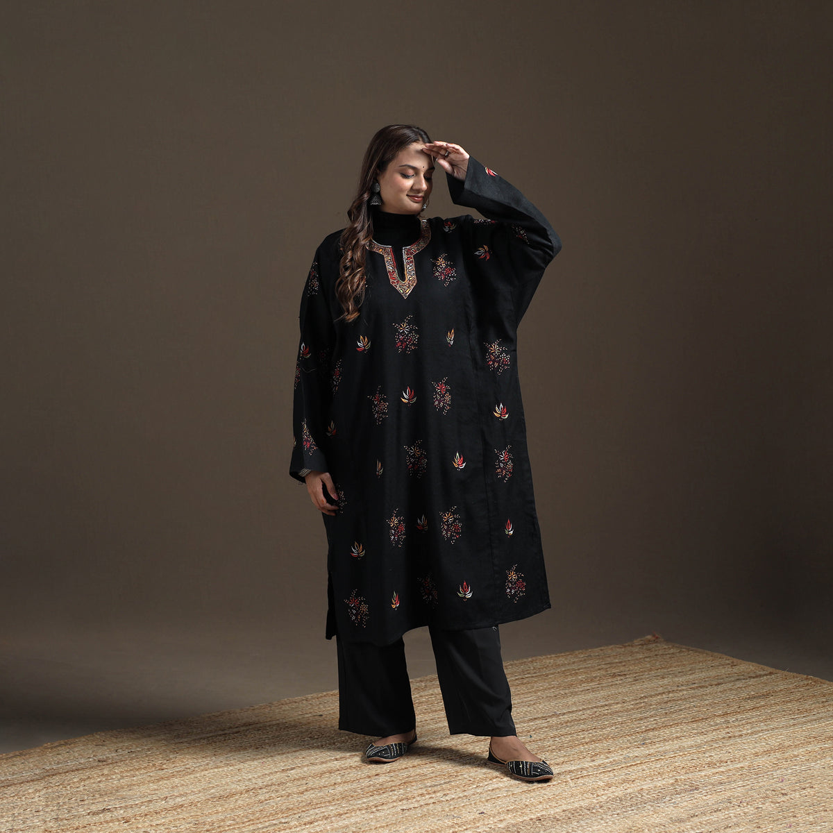 Kashmiri Heavy Sozni Hand Embroidered Handwoven Merino Wool Pheran 35
