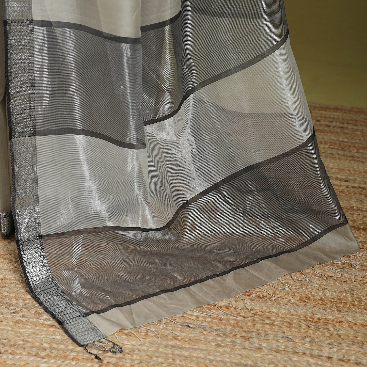 Grey - handloom silk cotton maheshwari saree with zari