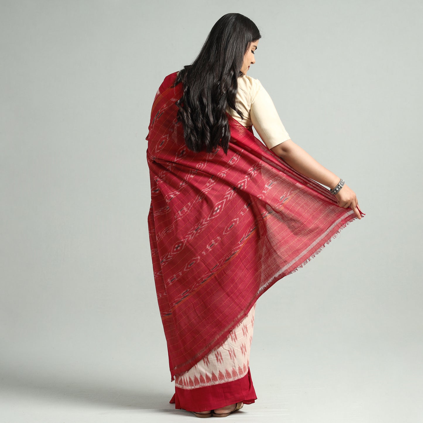 Beige - Sambalpuri Ikat Weave Handloom Cotton Saree 04