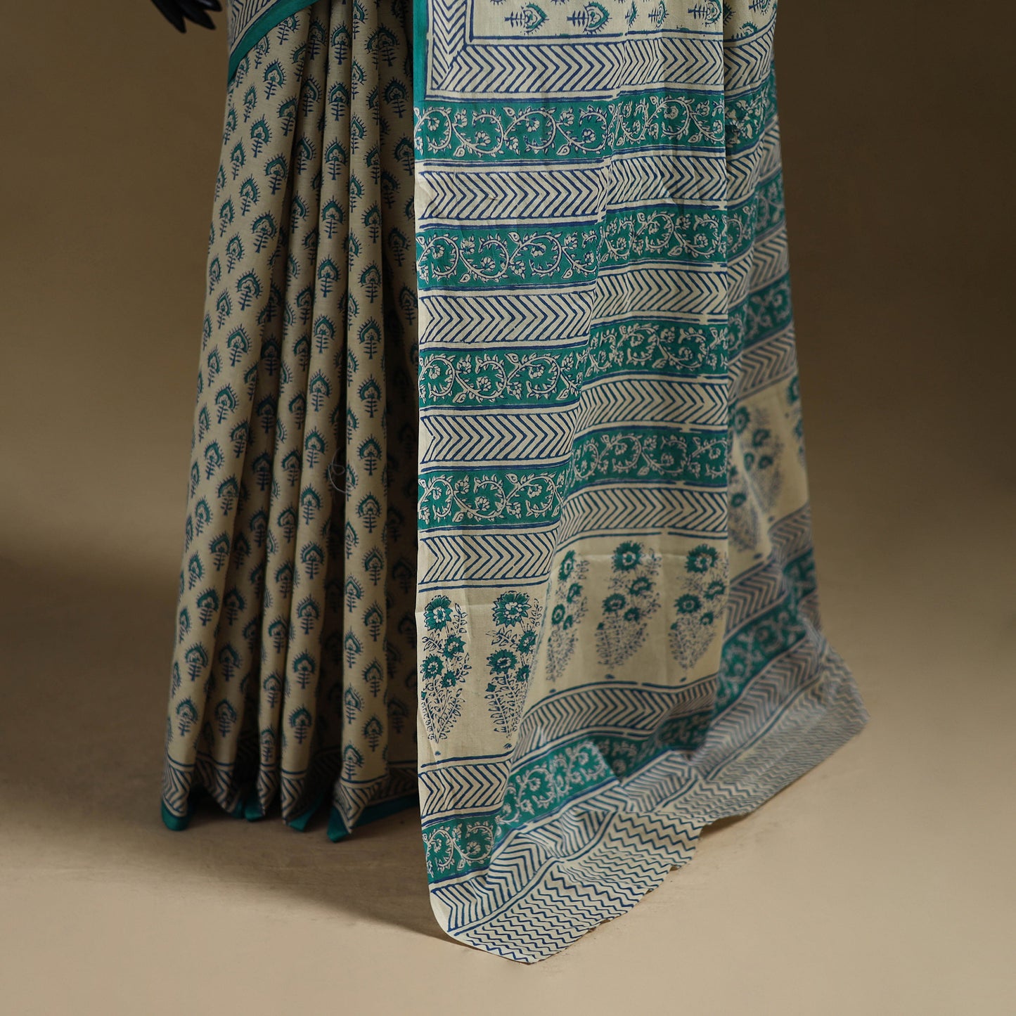 White - Gamthi Hand Block Print Pure Mul Cotton Saree with Blouse Piece 40