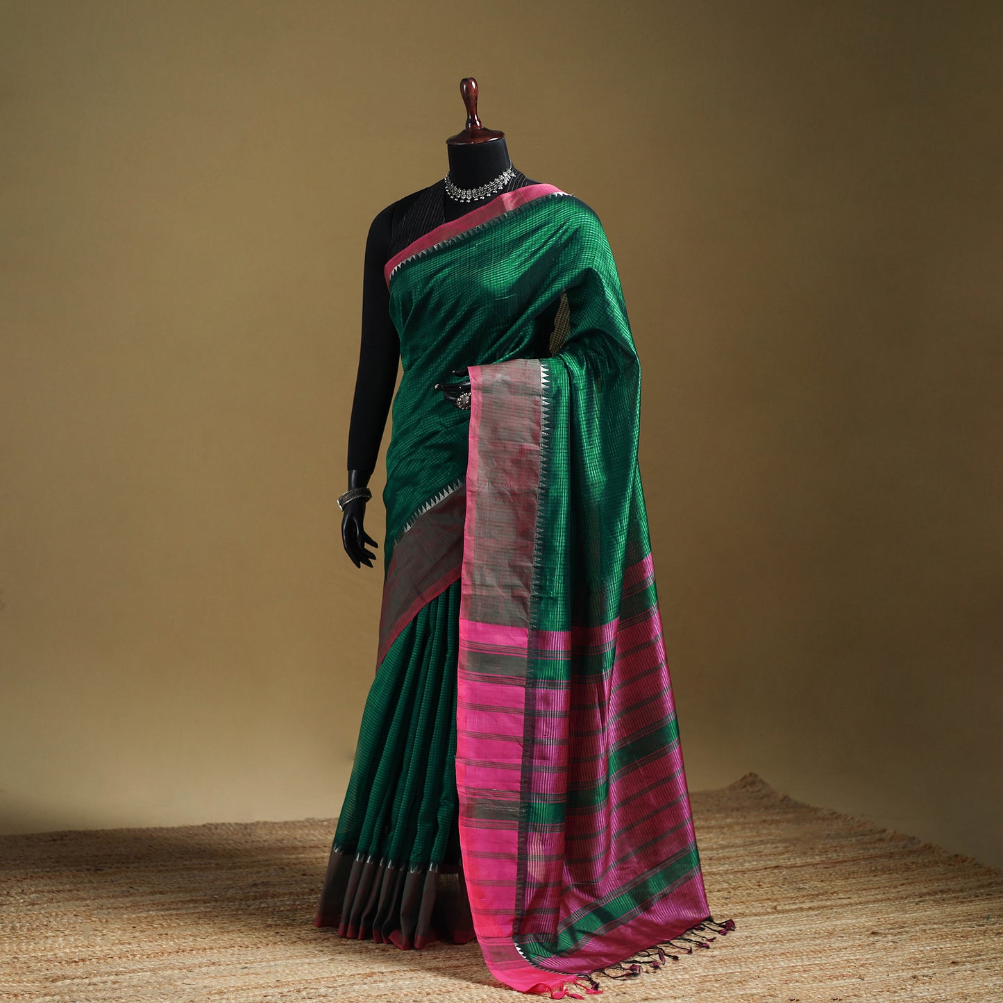 Green - Pure Handwoven Mangalagiri Silk Cotton Pattu Saree with Zari Border 01