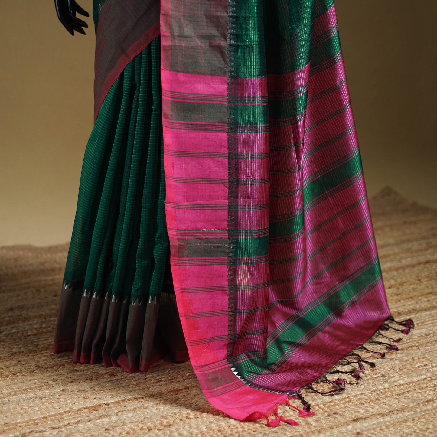 Green - Pure Handwoven Mangalagiri Silk Cotton Pattu Saree with Zari Border 01