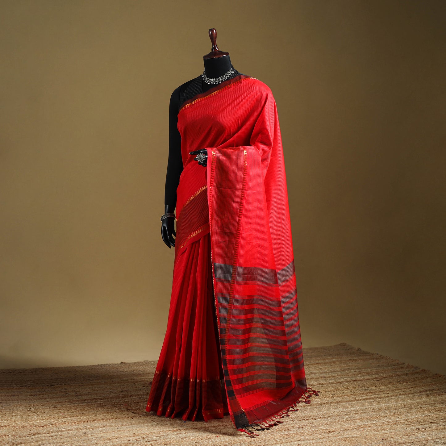 Red - Pure Handwoven Mangalagiri Silk Cotton Pattu Saree with Zari Border 09