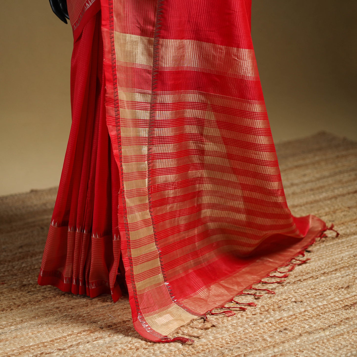 Red - Pure Handwoven Mangalagiri Silk Cotton Pattu Saree with Zari Border 12