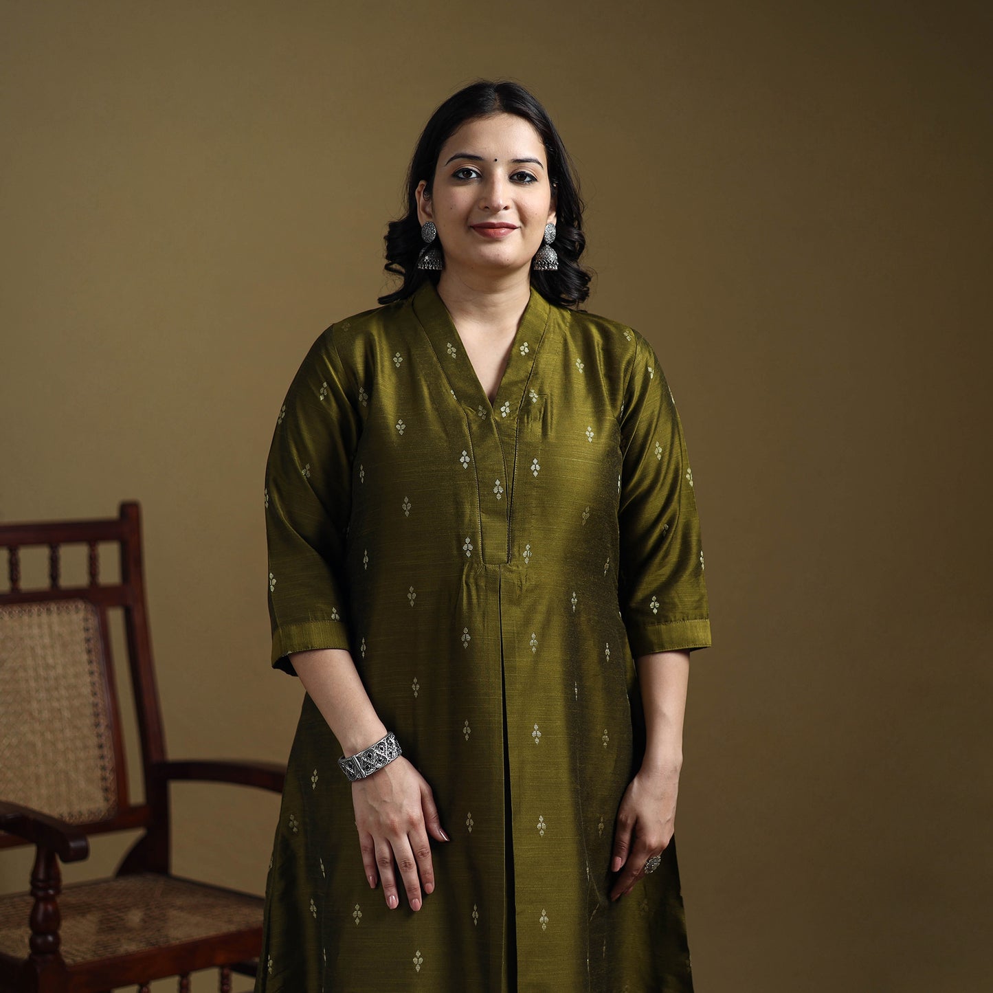 Green - Plain Spun Dupion Viscose Silk Buti A-Line Kurta for women 03