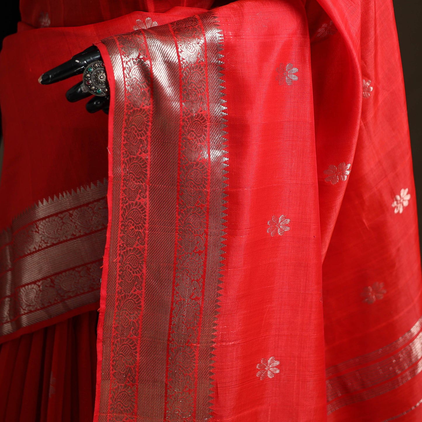 Red - Pure Handwoven Mangalagiri Silk Cotton Pattu Saree with Zari Border 02