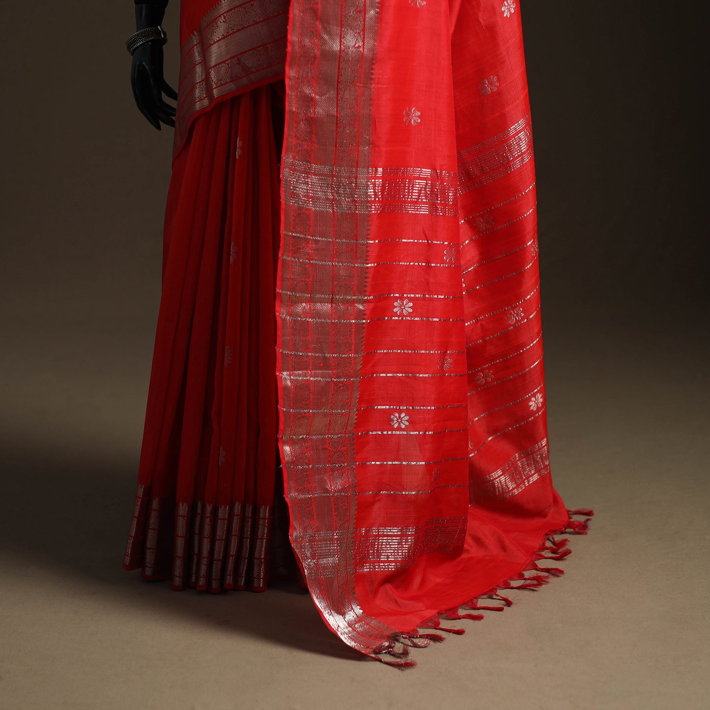 Red - Pure Handwoven Mangalagiri Silk Cotton Pattu Saree with Zari Border 02
