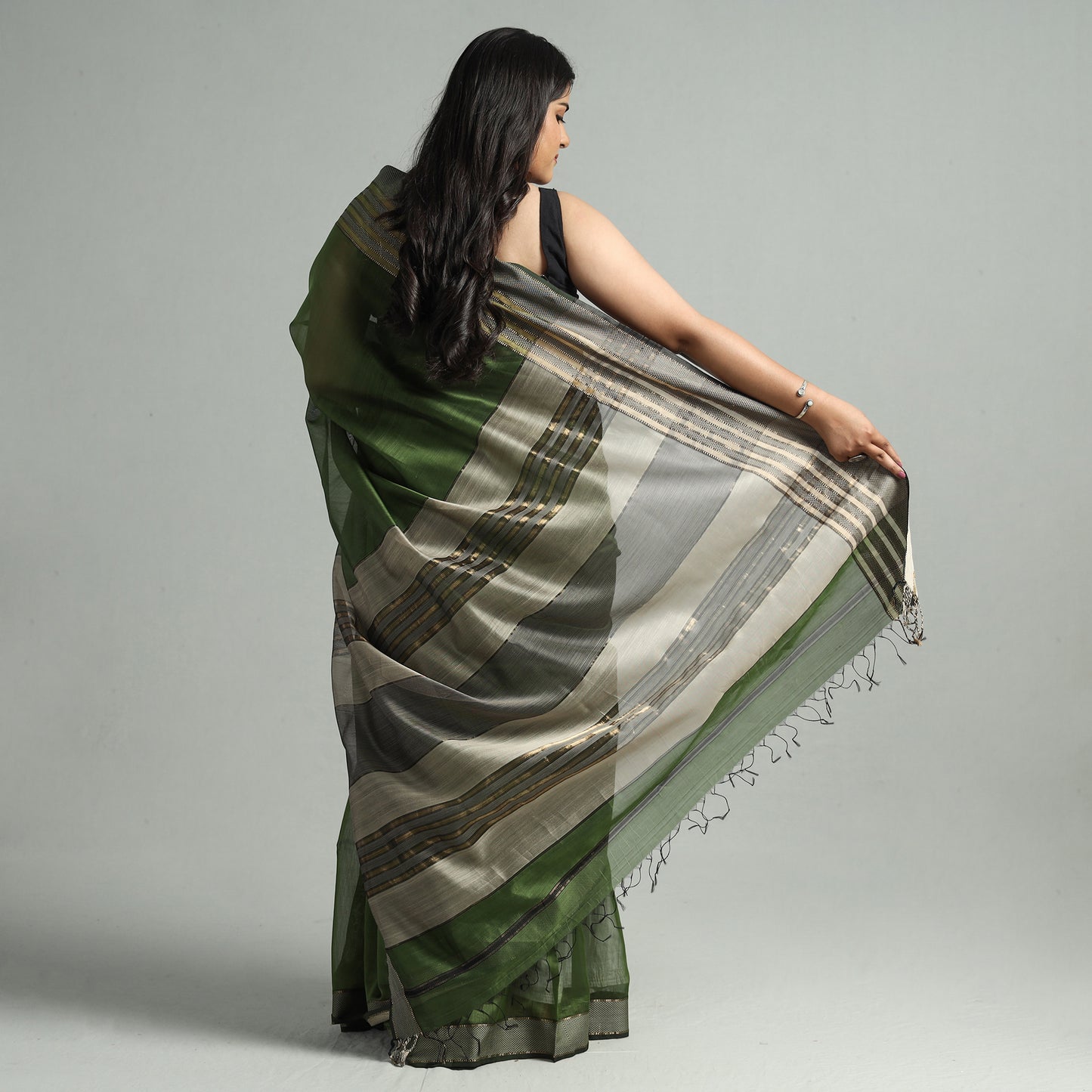 Green - Traditional Maheshwari Silk Handloom Saree with Thread & Zari Border 13