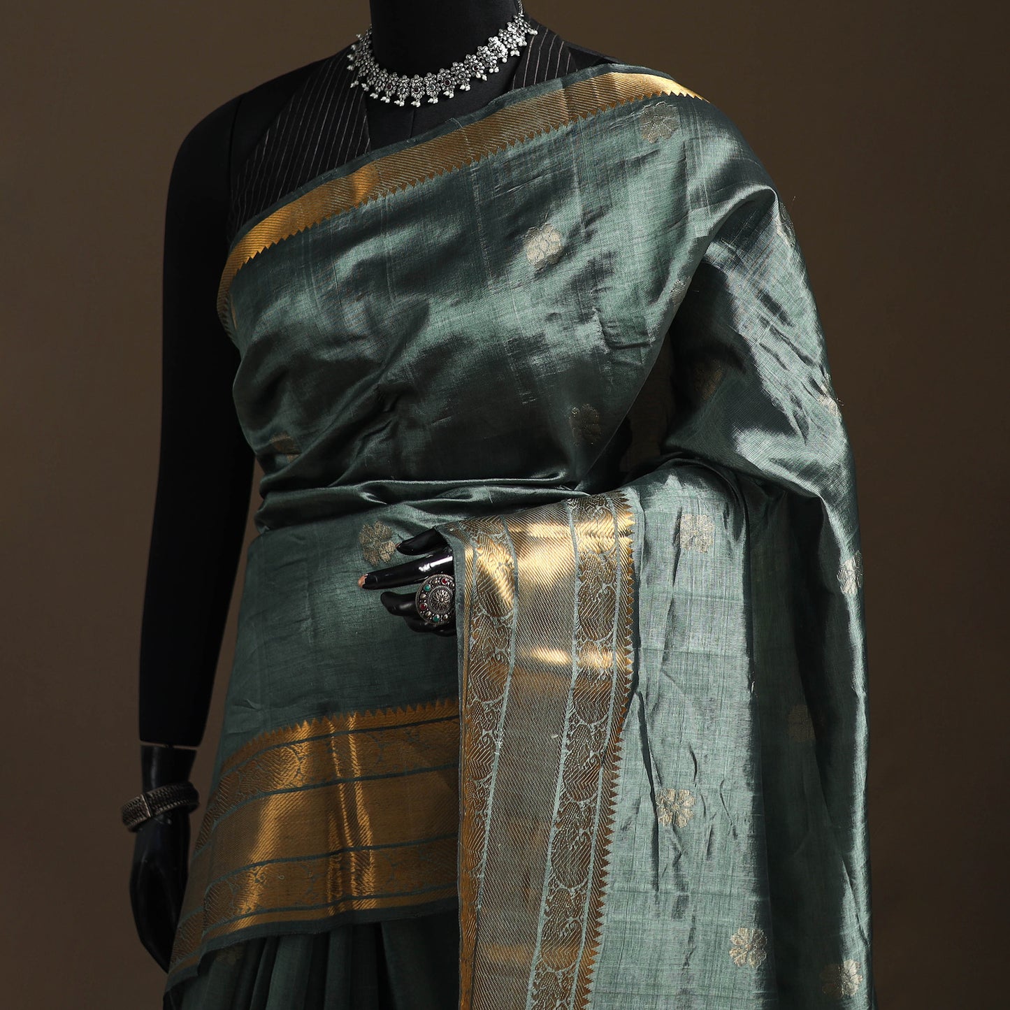 Green - Pure Handwoven Mangalagiri Silk Cotton Pattu Saree with Zari Border 10