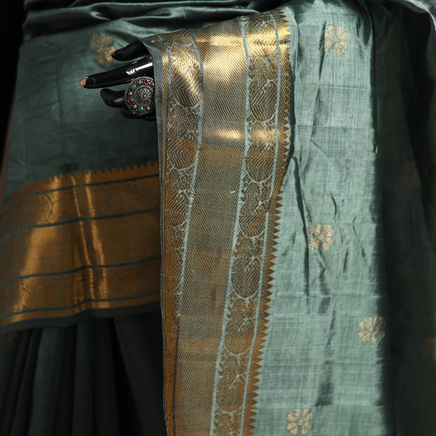 Green - Pure Handwoven Mangalagiri Silk Cotton Pattu Saree with Zari Border 10
