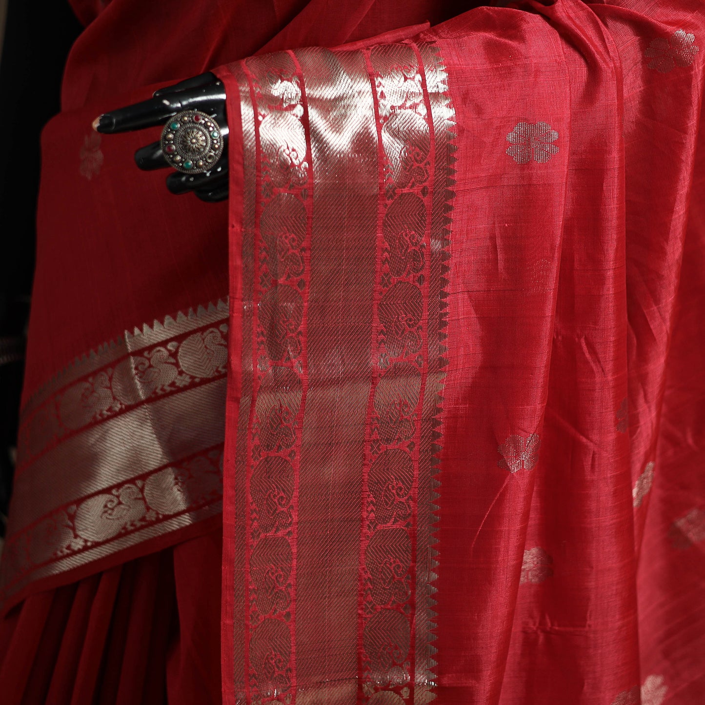 Red - Pure Handwoven Mangalagiri Silk Cotton Pattu Saree with Zari Border 11
