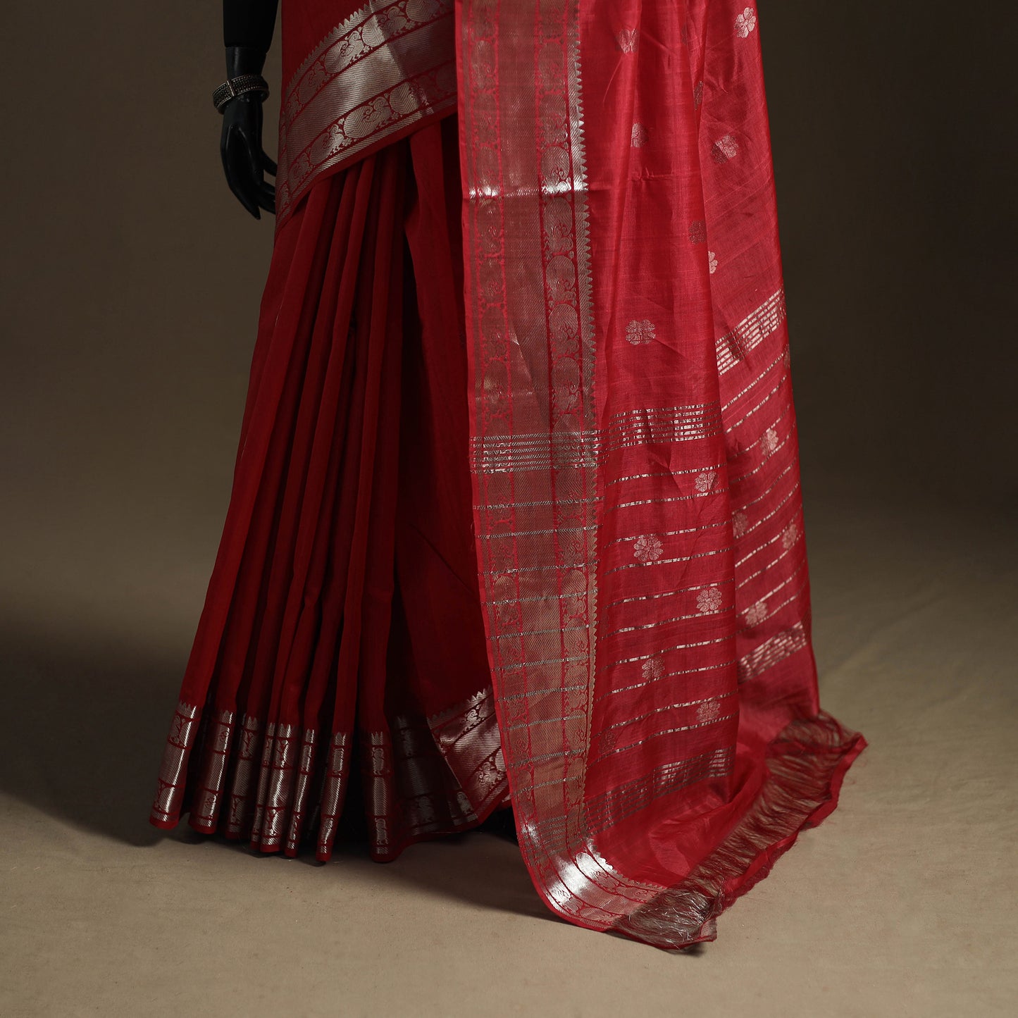 Red - Pure Handwoven Mangalagiri Silk Cotton Pattu Saree with Zari Border 11