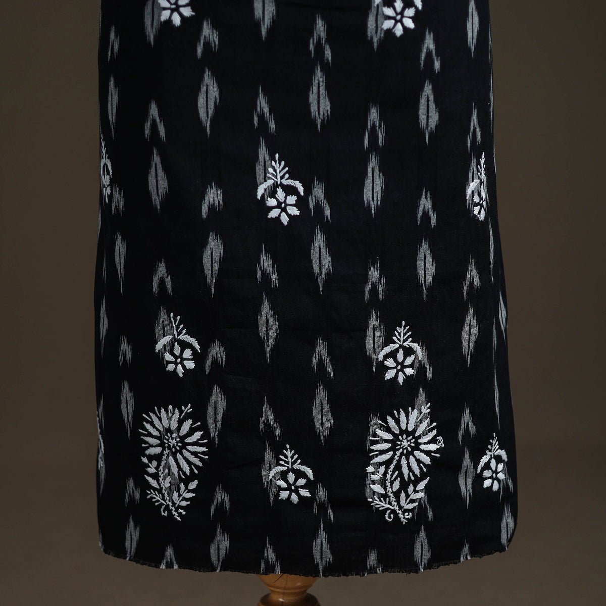 Lucknowi Chikankari Hand Embroidered Cotton Unstitched Kurta Material (2.5M) 10