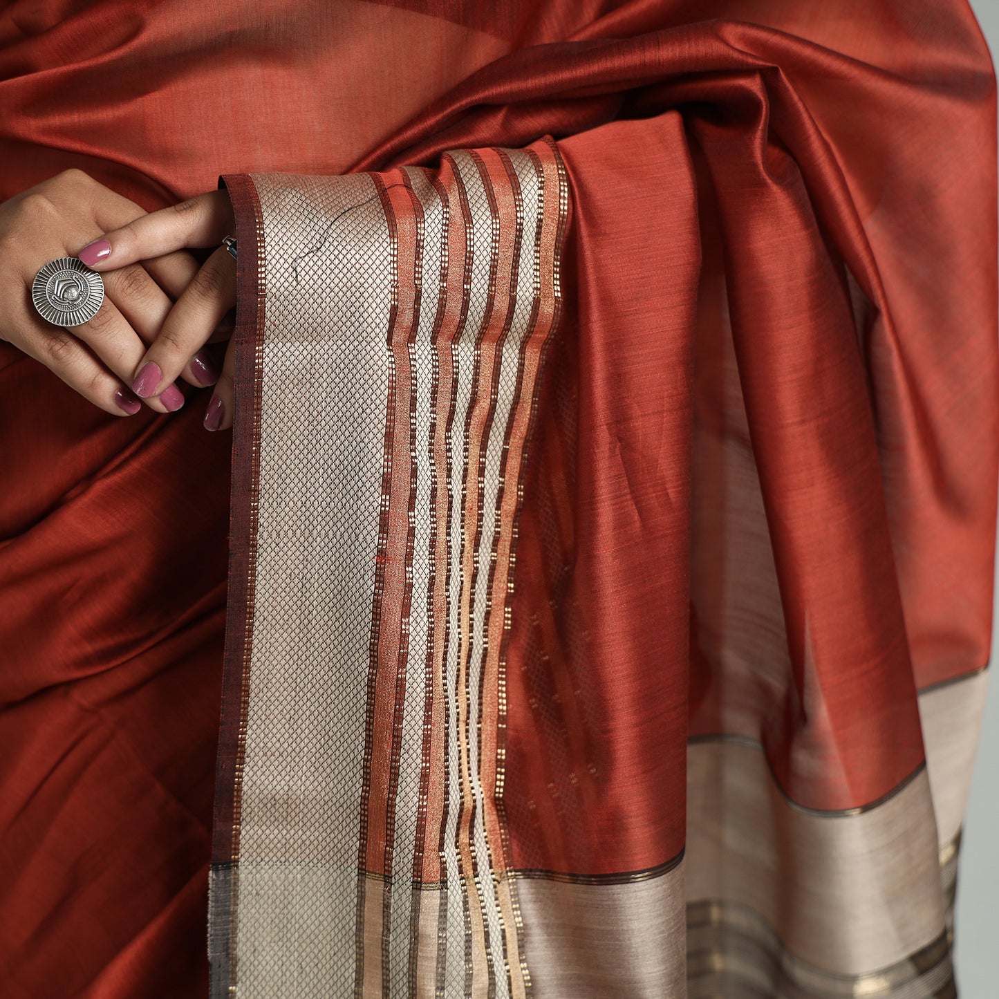 Red - Traditional Maheshwari Silk Cotton Handloom Saree with Thread Border 15