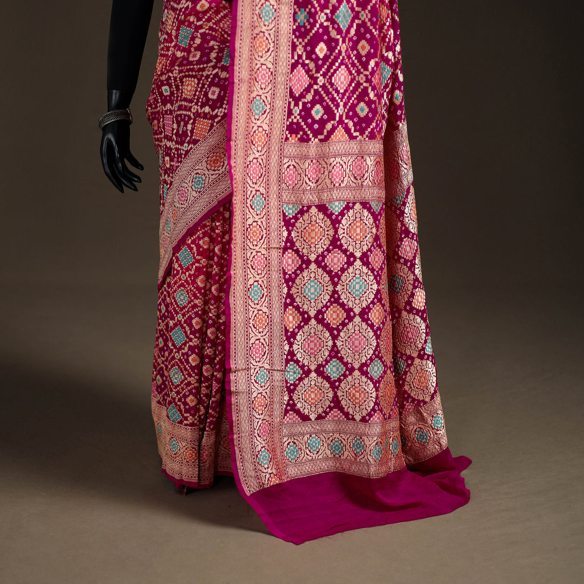 Kutch Bandhani Fine Georgette Banarasi Neem Zari Jaal Saree 01