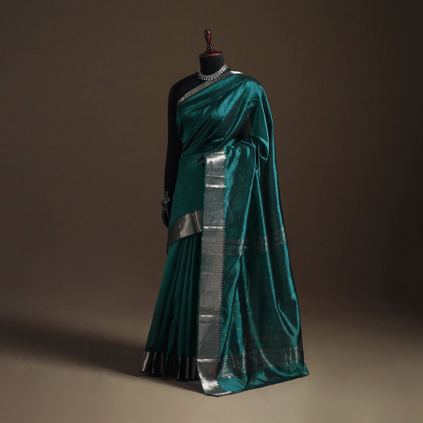 Green - Pure Handwoven Mangalagiri Silk Cotton Pattu Saree with Zari Border 15