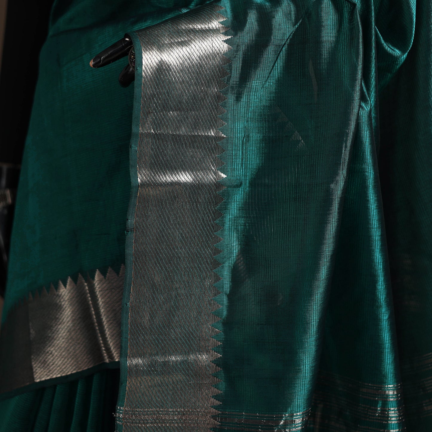Green - Pure Handwoven Mangalagiri Silk Cotton Pattu Saree with Zari Border 15