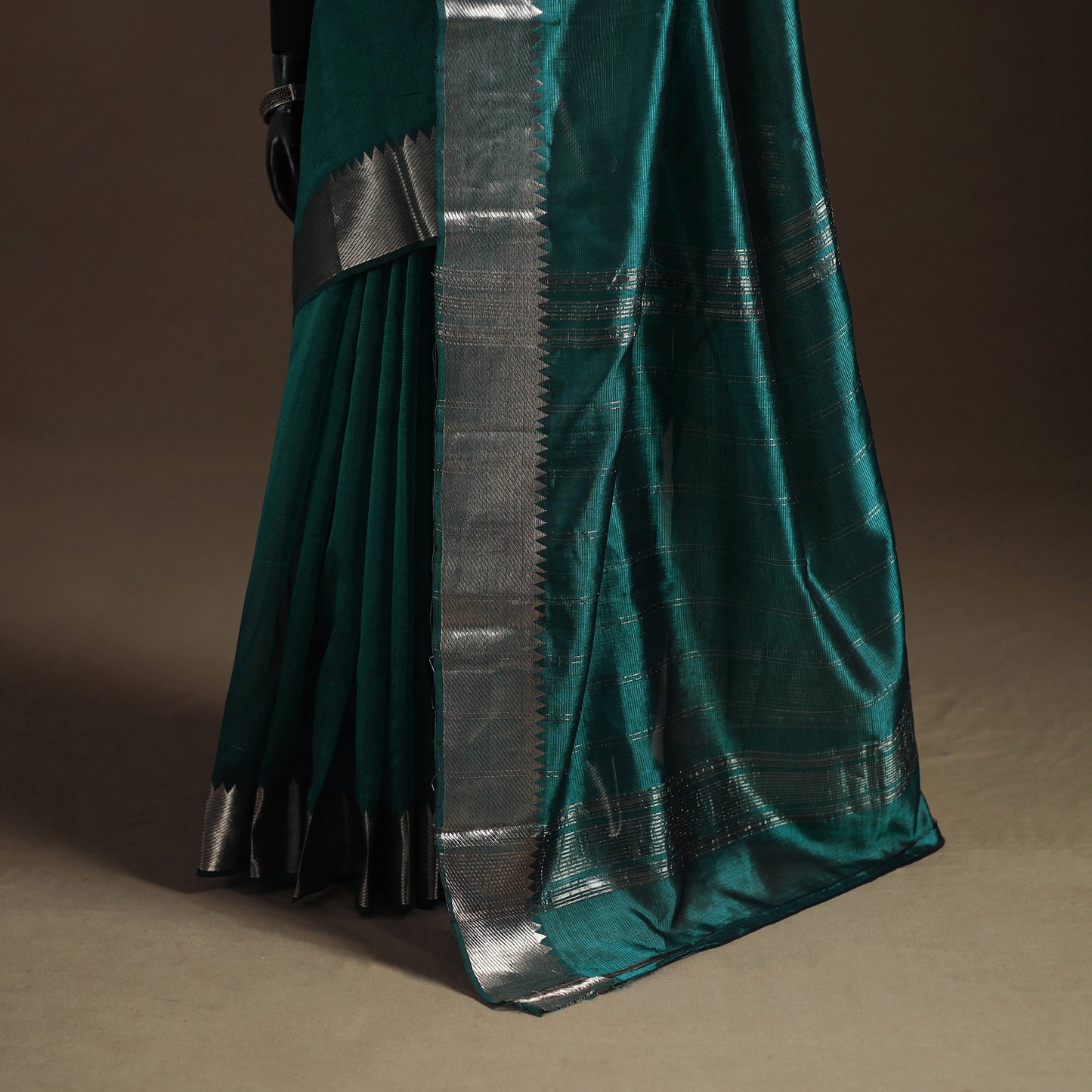 Green - Pure Handwoven Mangalagiri Silk Cotton Pattu Saree with Zari Border 15