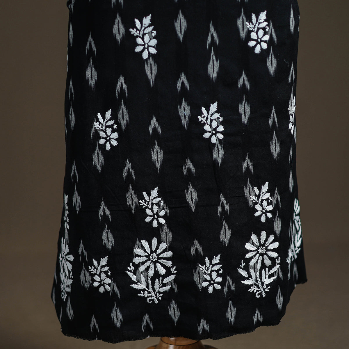 Lucknowi Chikankari Hand Embroidered Cotton Unstitched Kurta Material (2.5M) 17