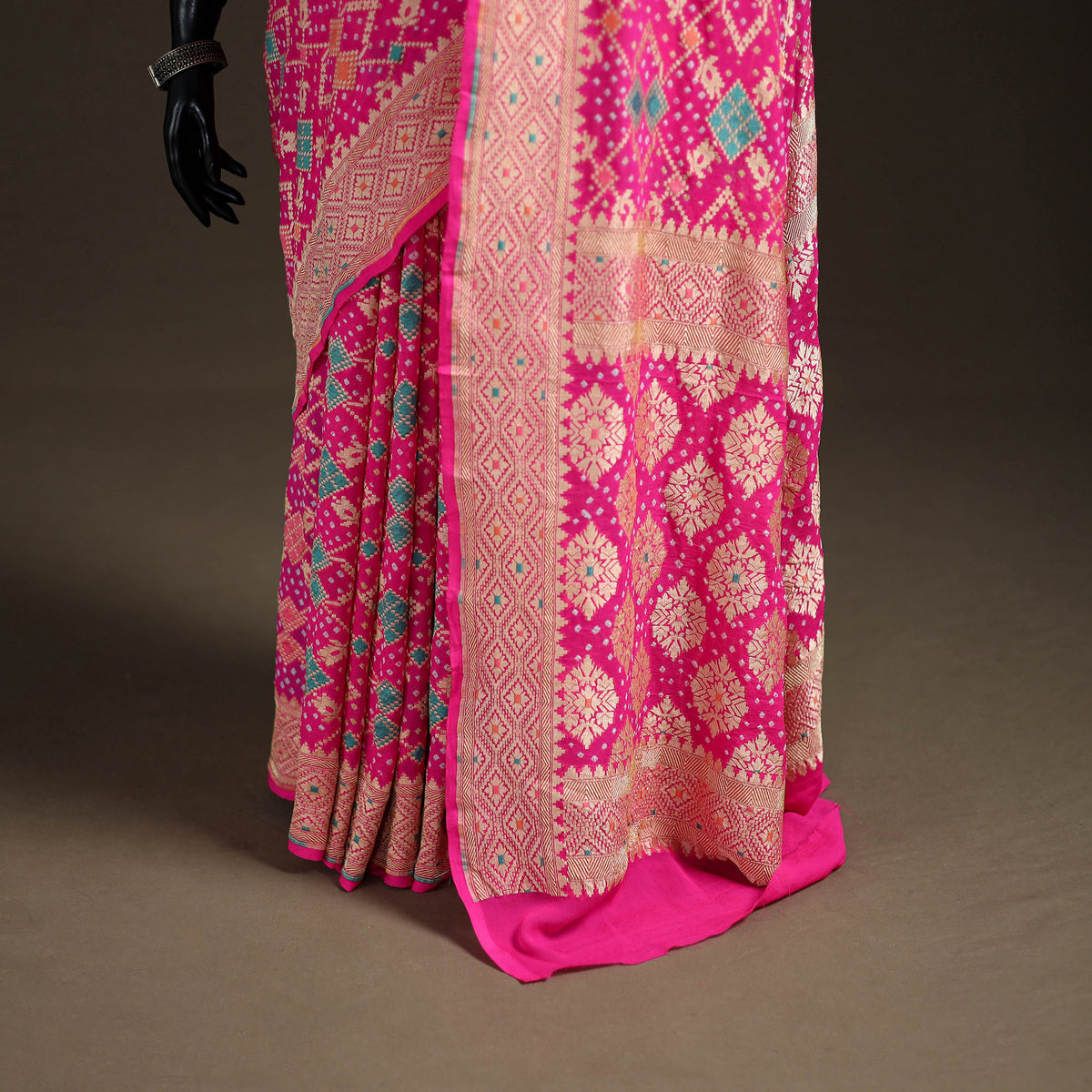 Kutch Bandhani Fine Georgette Banarasi Neem Zari Jaal Saree 06