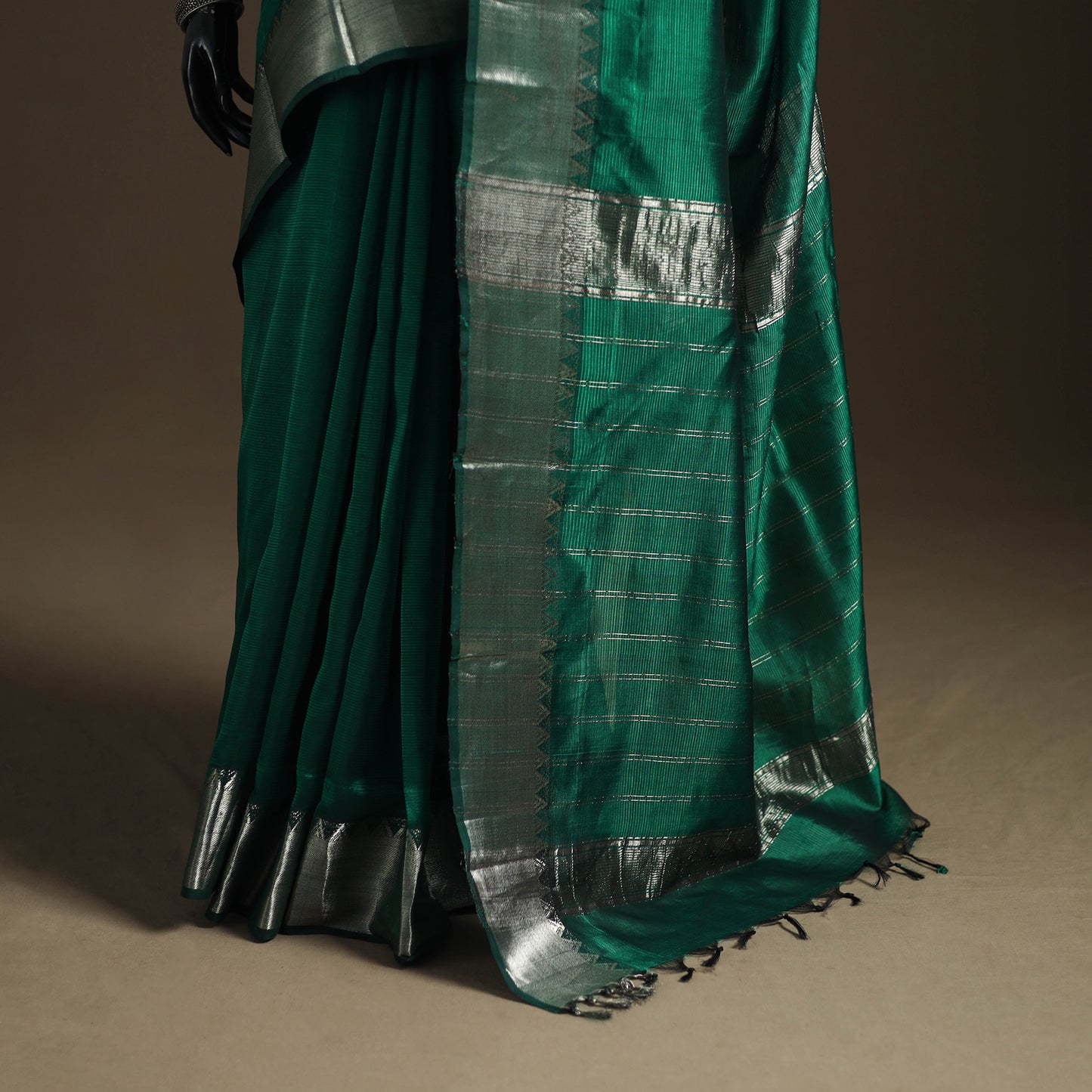 Green - Pure Handwoven Mangalagiri Silk Cotton Pattu Saree with Zari Border 18