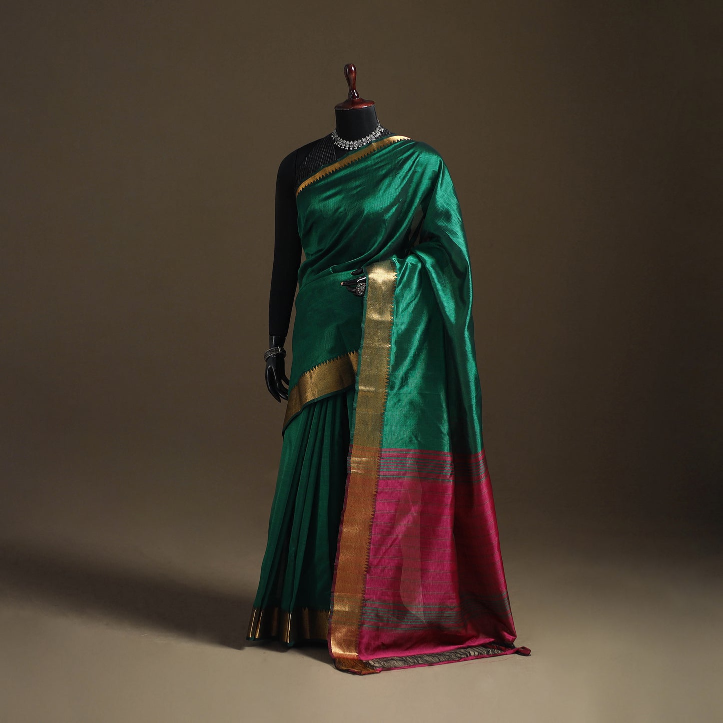 Green - Pure Handwoven Mangalagiri Silk Cotton Pattu Saree with Zari Border 19