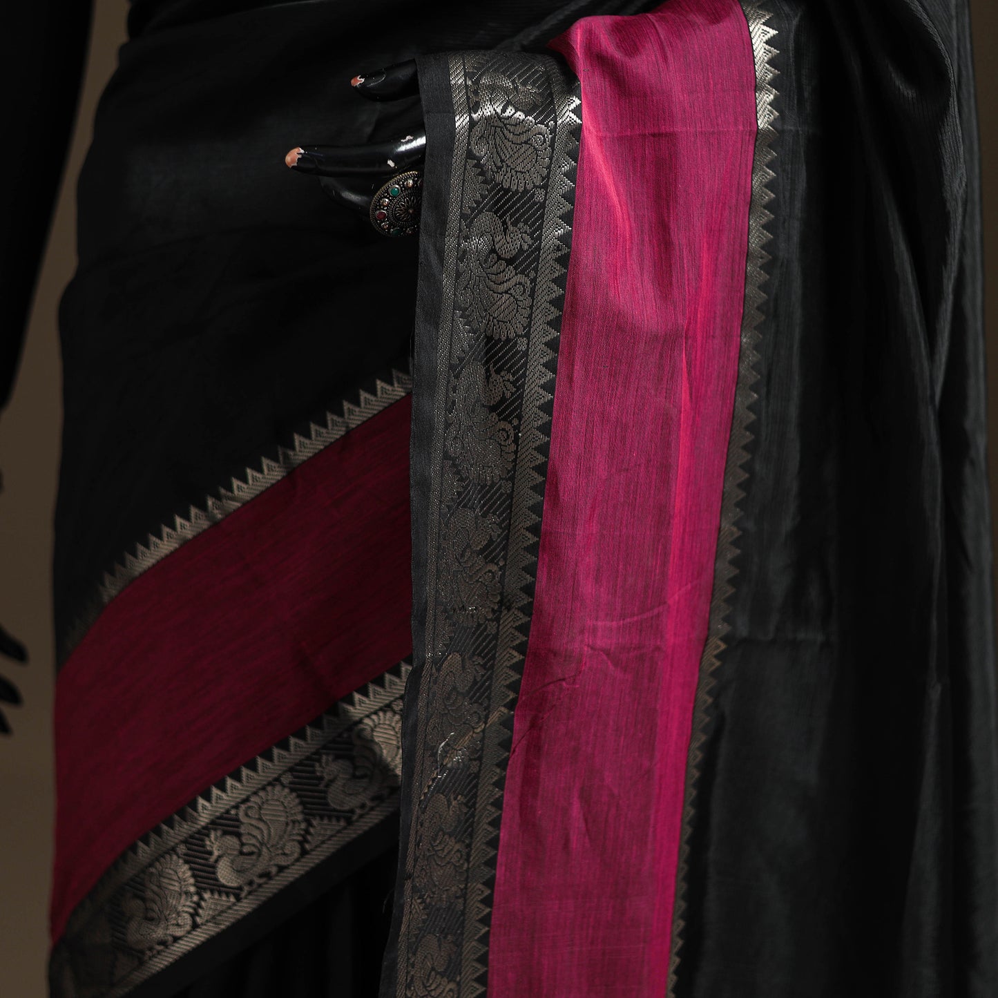 Black - Pure Handwoven Mangalagiri Silk Cotton Pattu Saree with Zari Border 22