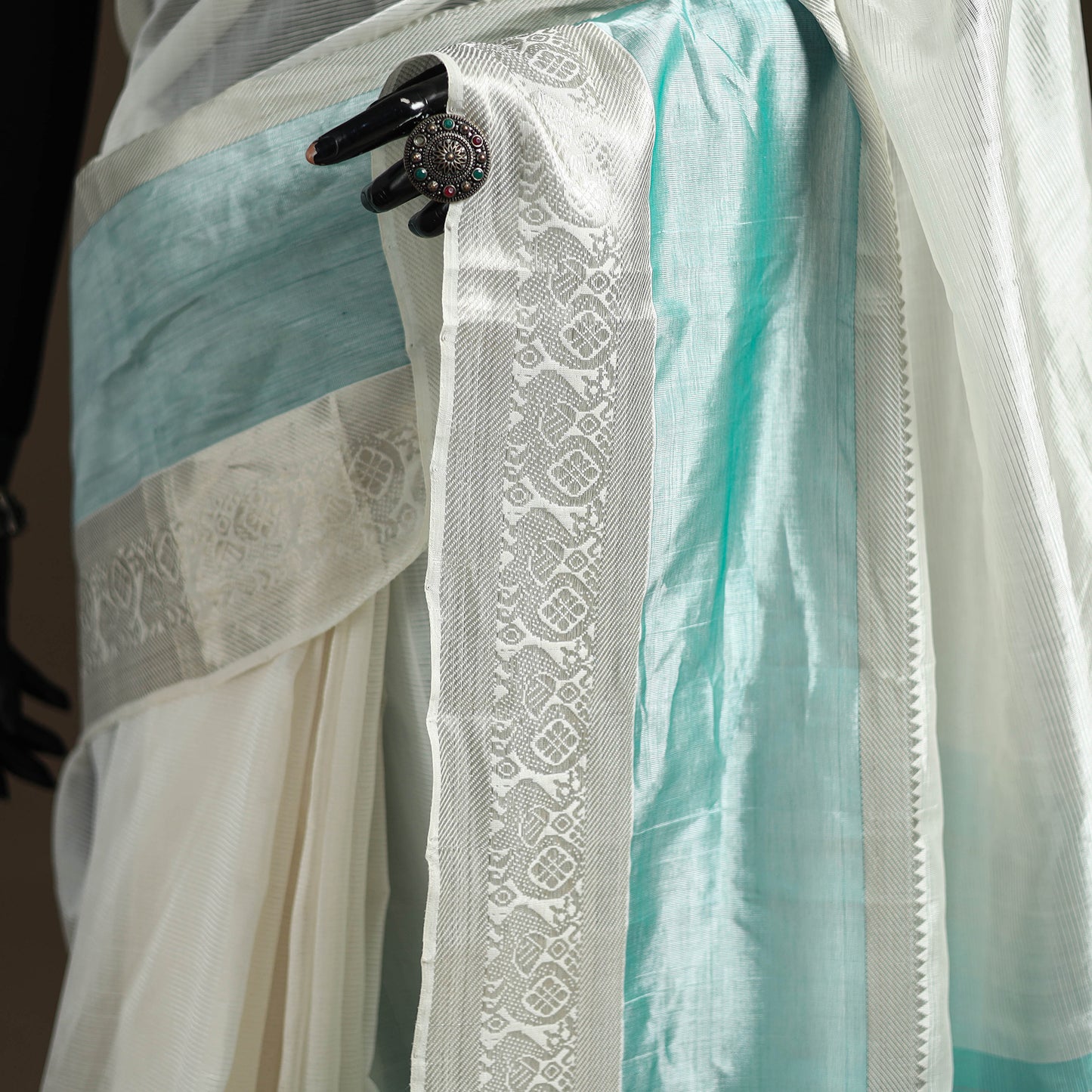 White - Pure Handwoven Mangalagiri Silk Cotton Pattu Saree with Zari Border 27