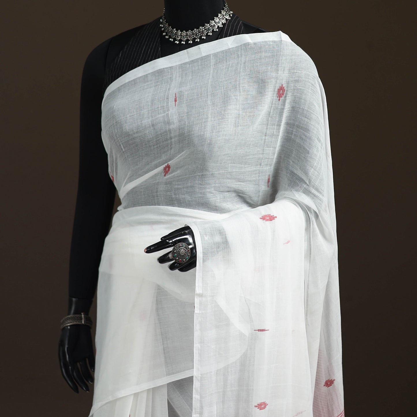 Bengal Pure Mul Cotton Jamdani Saree with Tassels 06