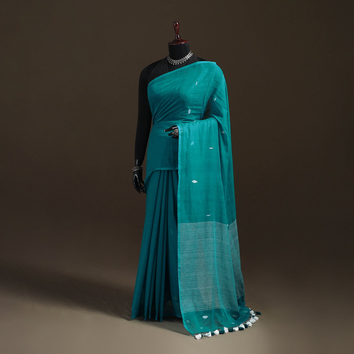 Bengal Pure Mul Cotton Jamdani Saree with Tassels 07