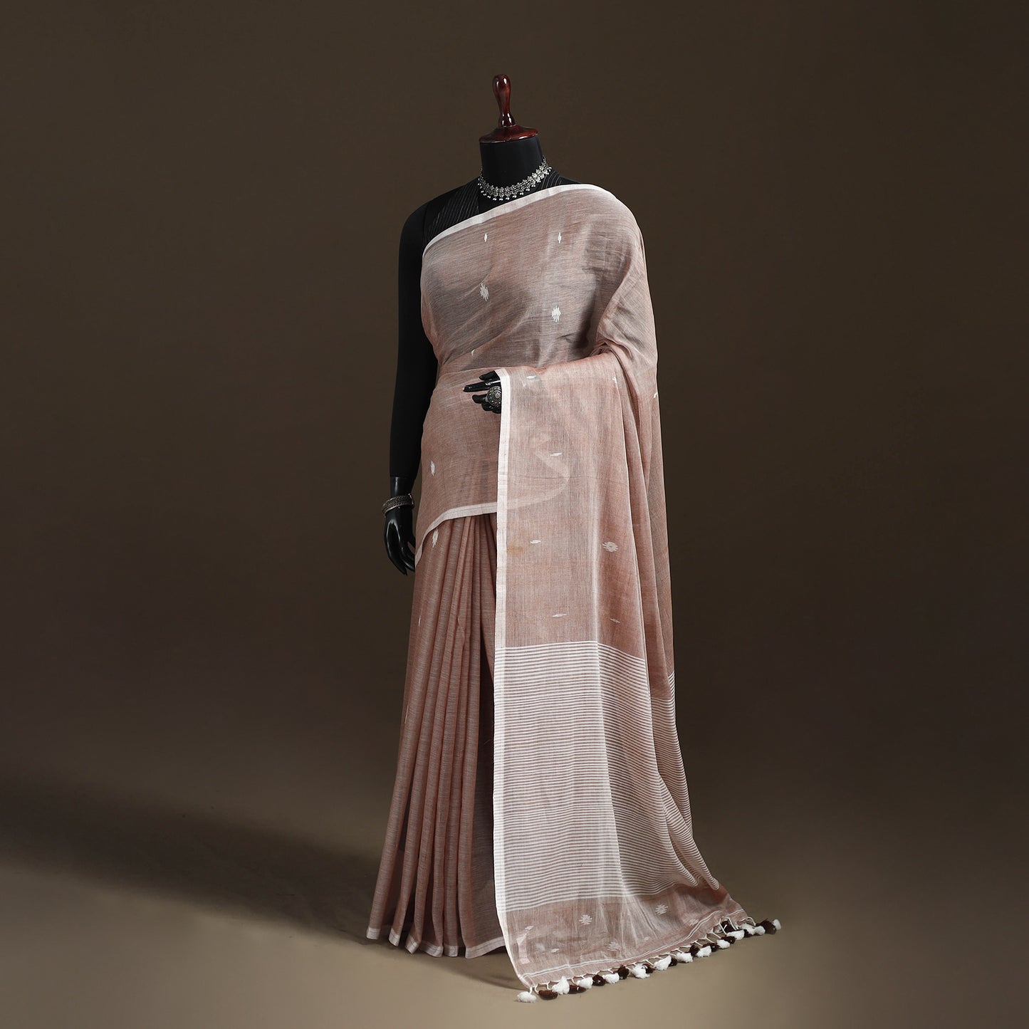 Bengal Pure Mul Cotton Jamdani Saree with Tassels 08