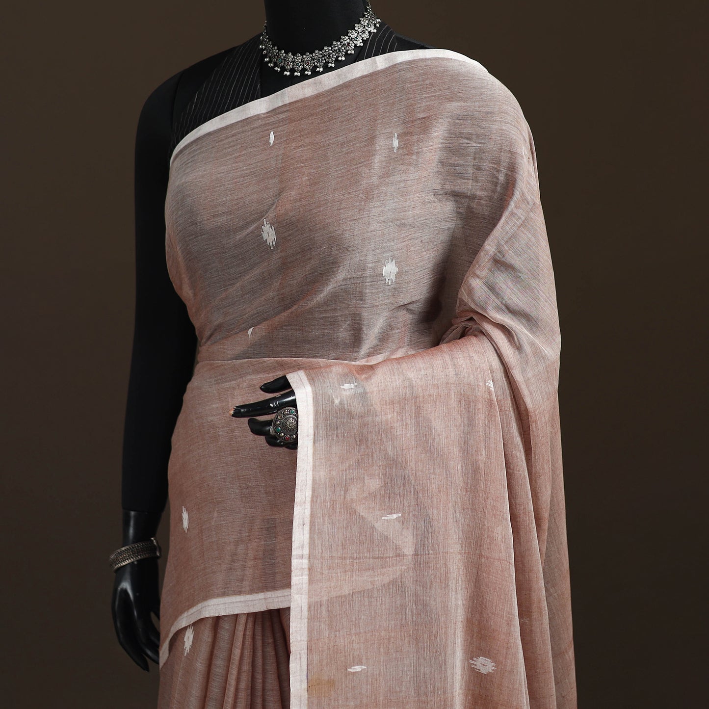 Bengal Pure Mul Cotton Jamdani Saree with Tassels 08
