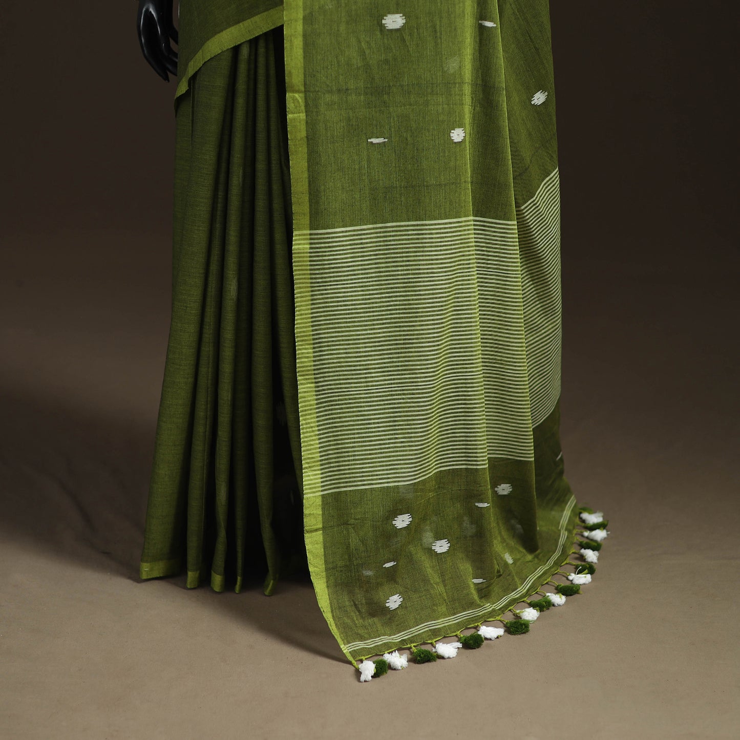 Bengal Pure Mul Cotton Jamdani Saree with Tassels 10