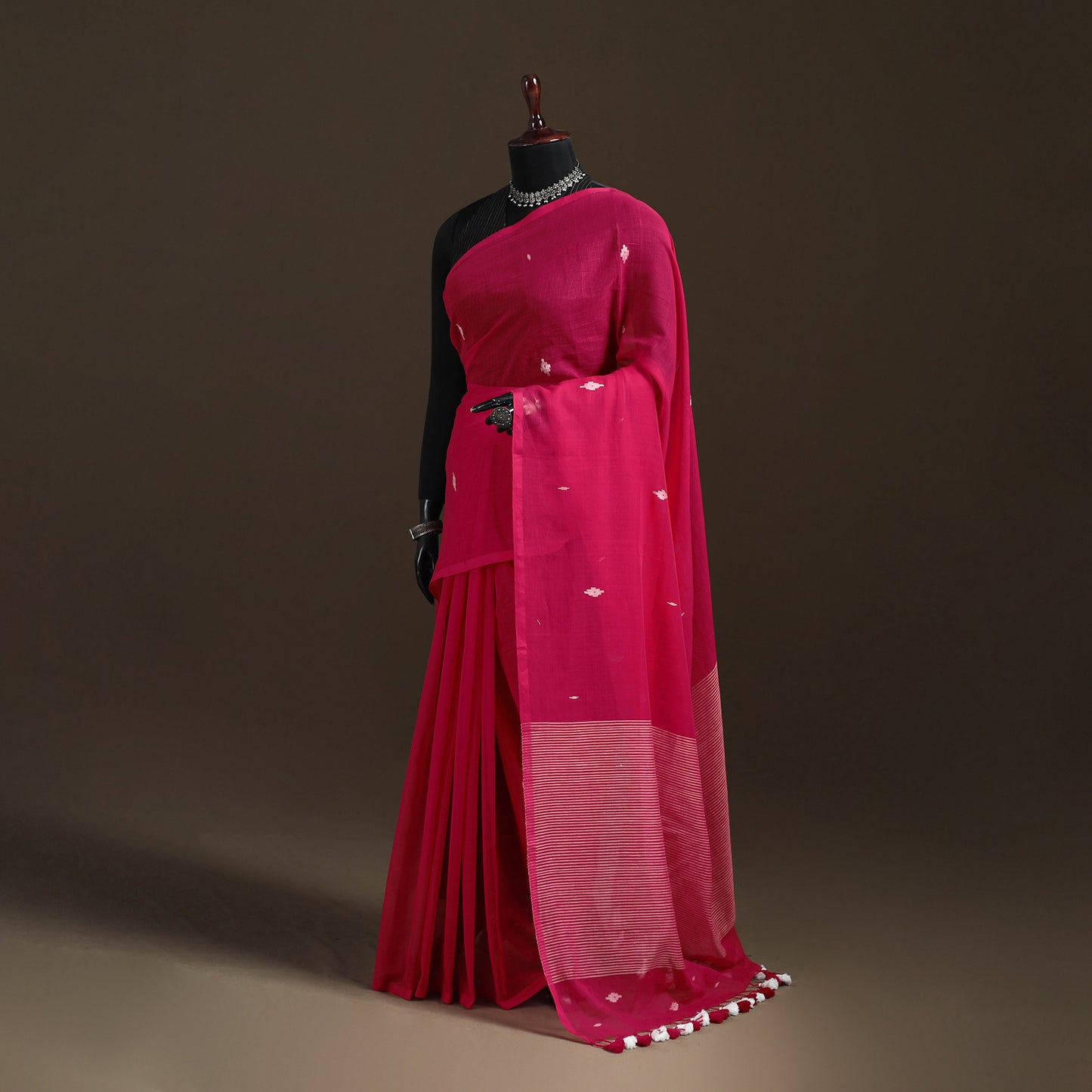 Bengal Pure Mul Cotton Jamdani Saree with Tassels 12