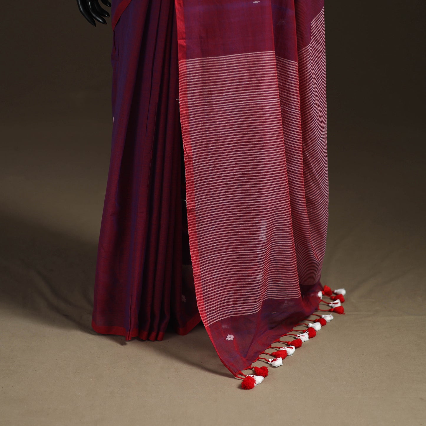 Bengal Pure Mul Cotton Jamdani Saree with Tassels 13