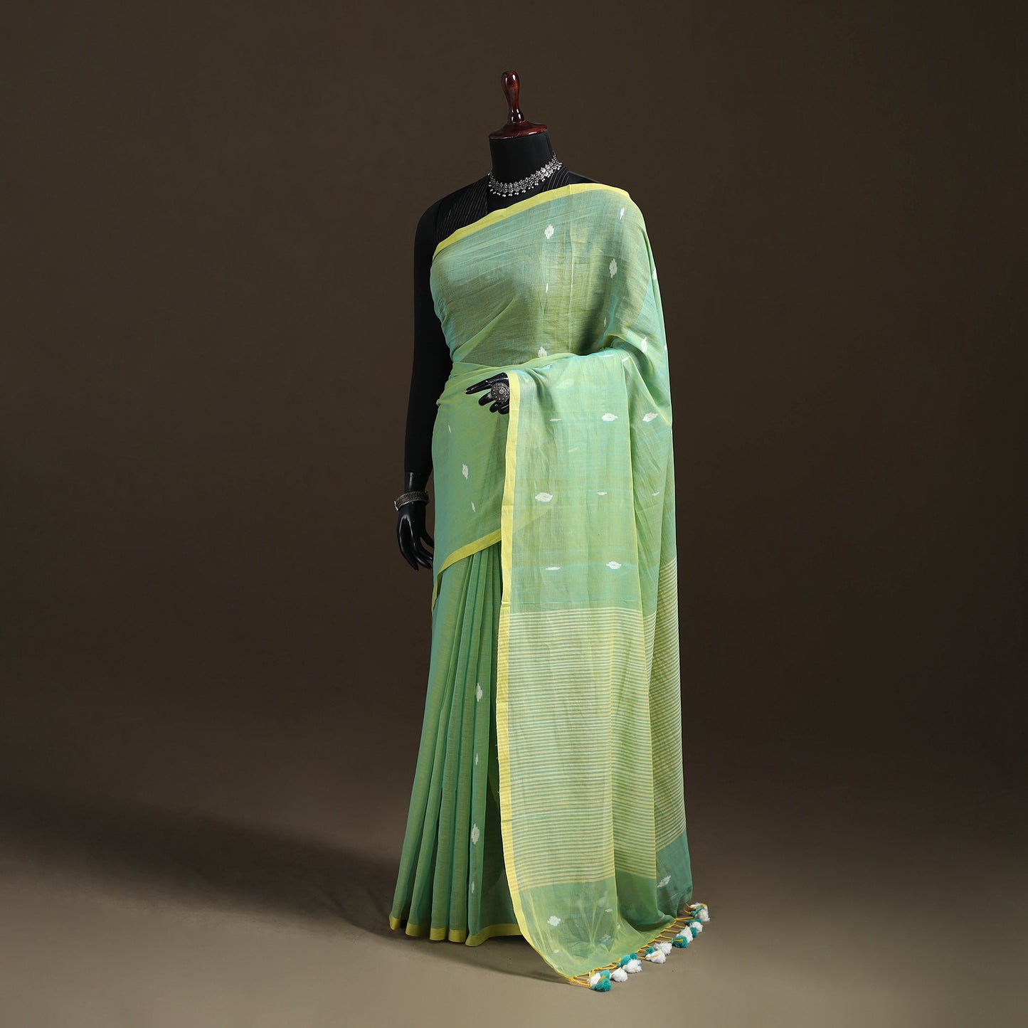 Bengal Pure Mul Cotton Jamdani Saree with Tassels 15