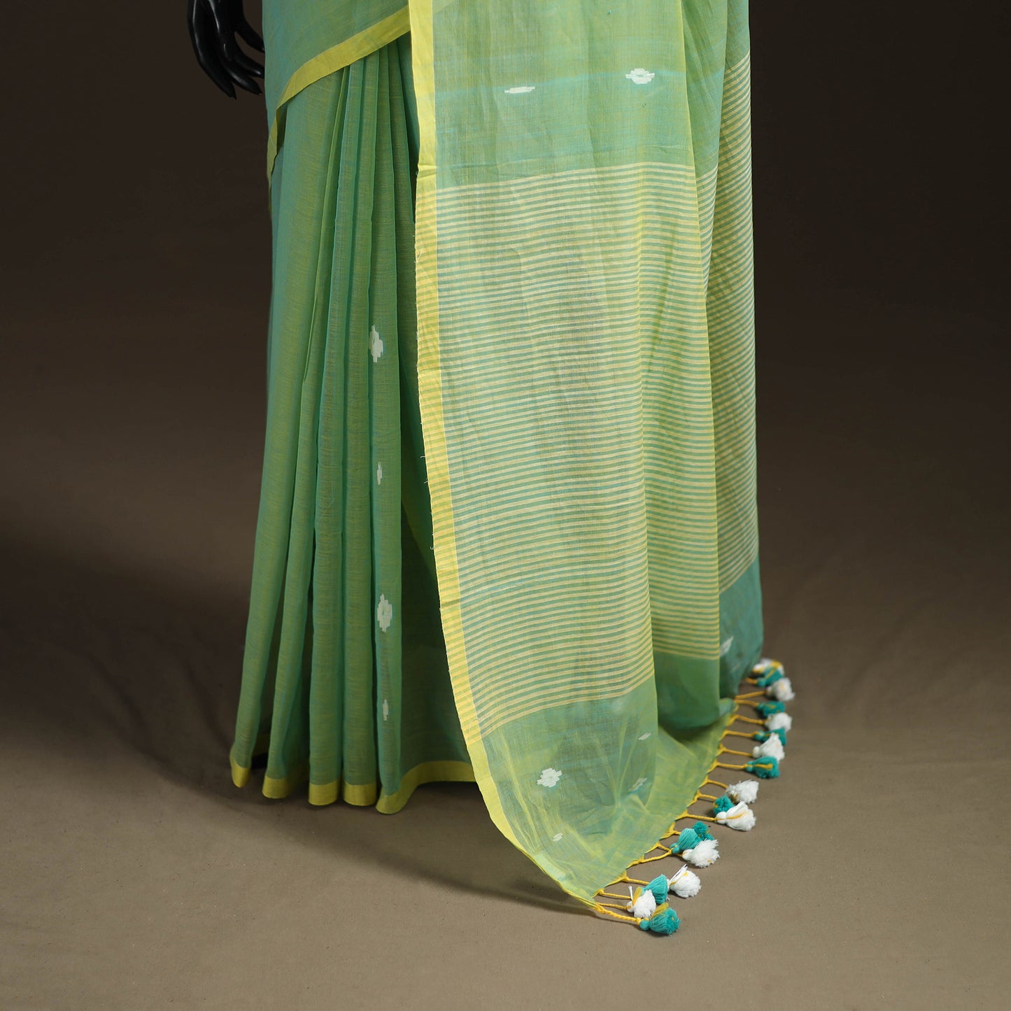 Bengal Pure Mul Cotton Jamdani Saree with Tassels 15