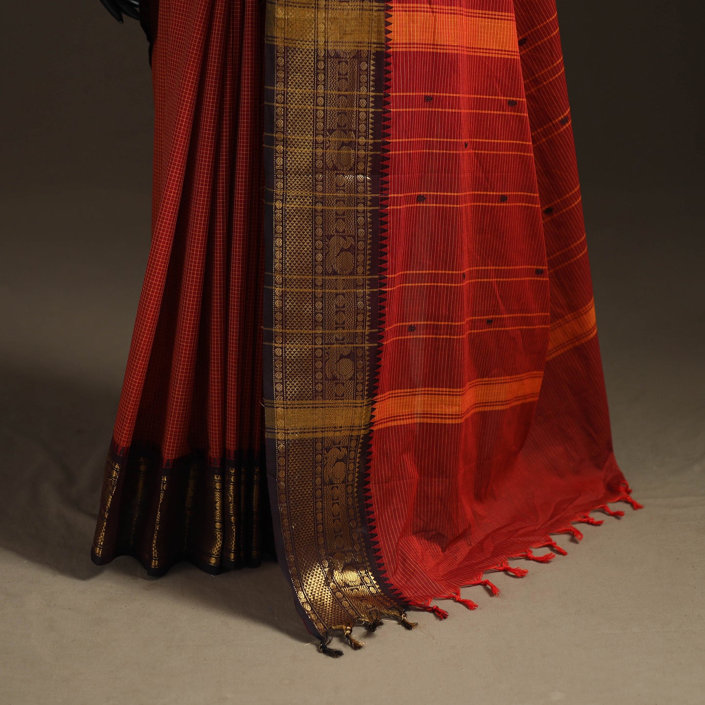 Checks Buti Cotton Zari Border Kanchipuram Saree 03