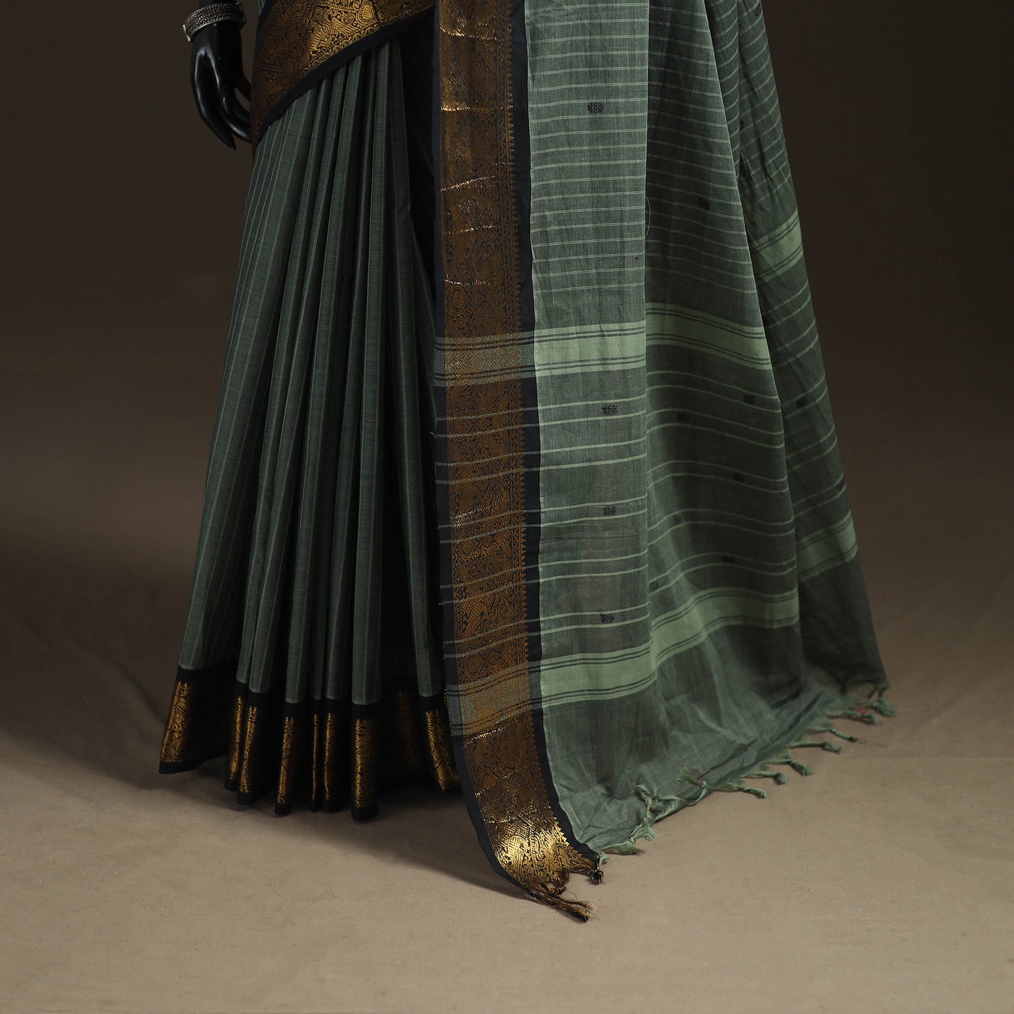 Stripes Buti Cotton Zari Border Kanchipuram Saree 05