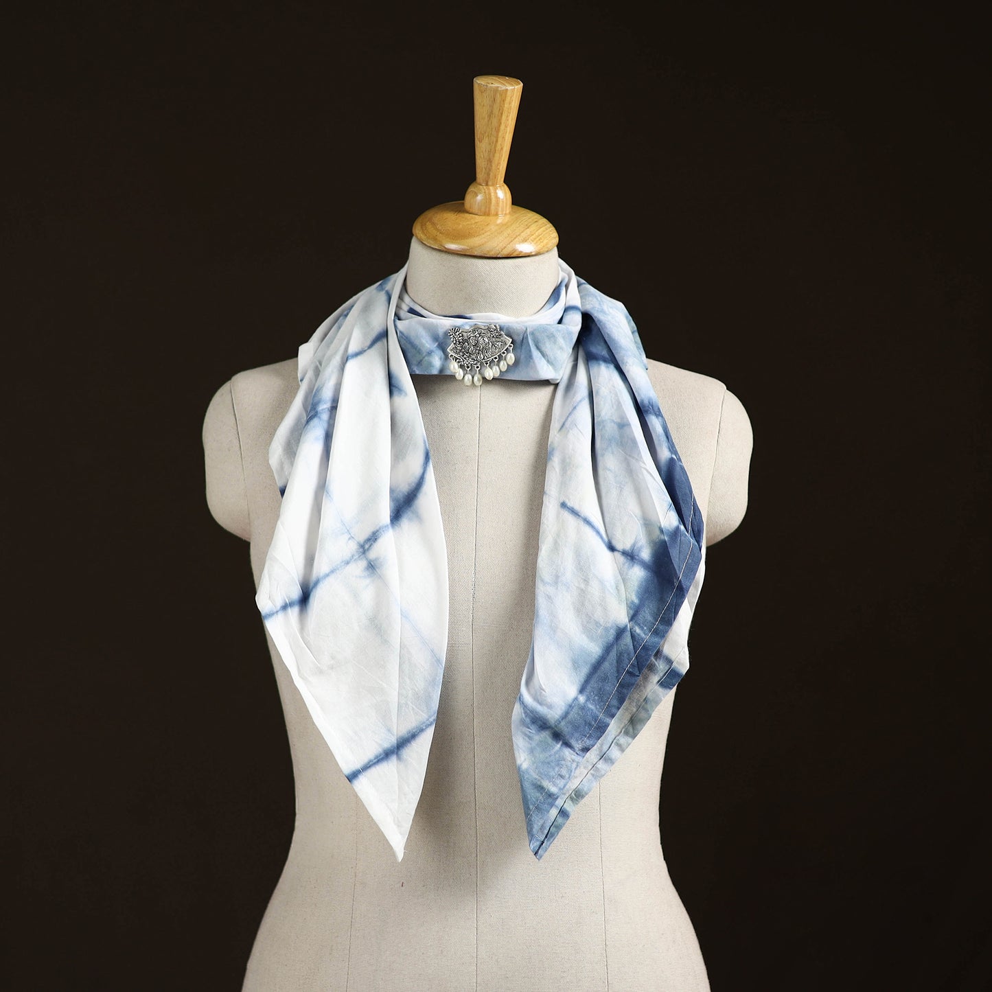 Shibori Tie-Dye Cotton Brooch Scarf 05