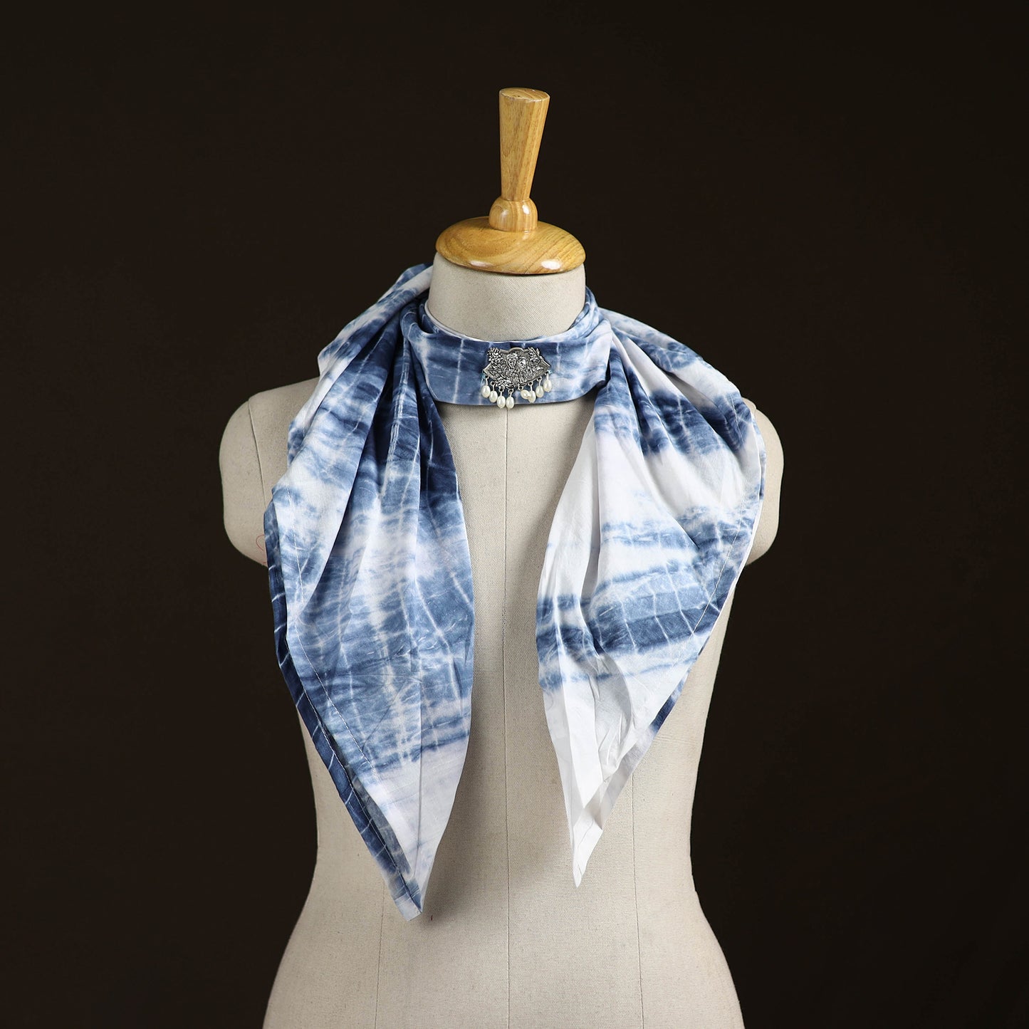 Shibori Tie-Dye Cotton Brooch Scarf 09