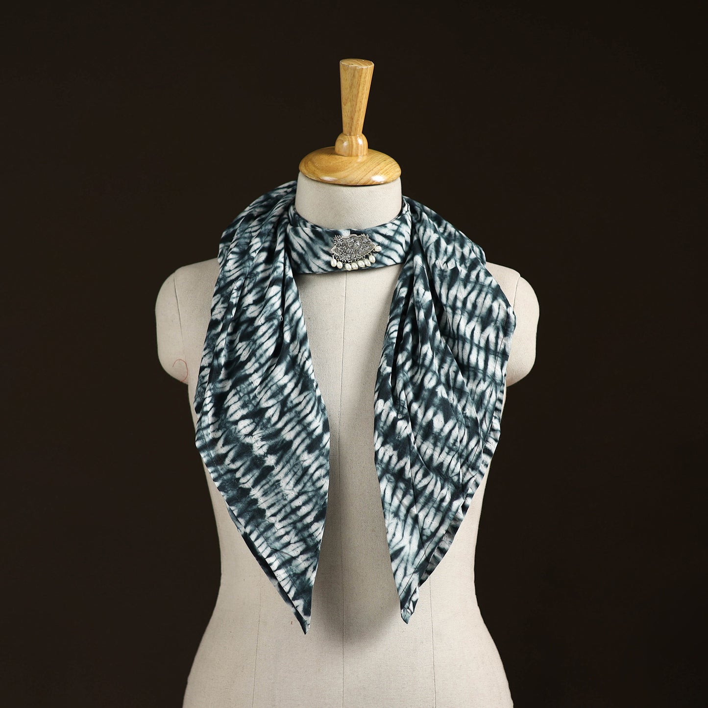 Shibori Tie-Dye Cotton Brooch Scarf 11