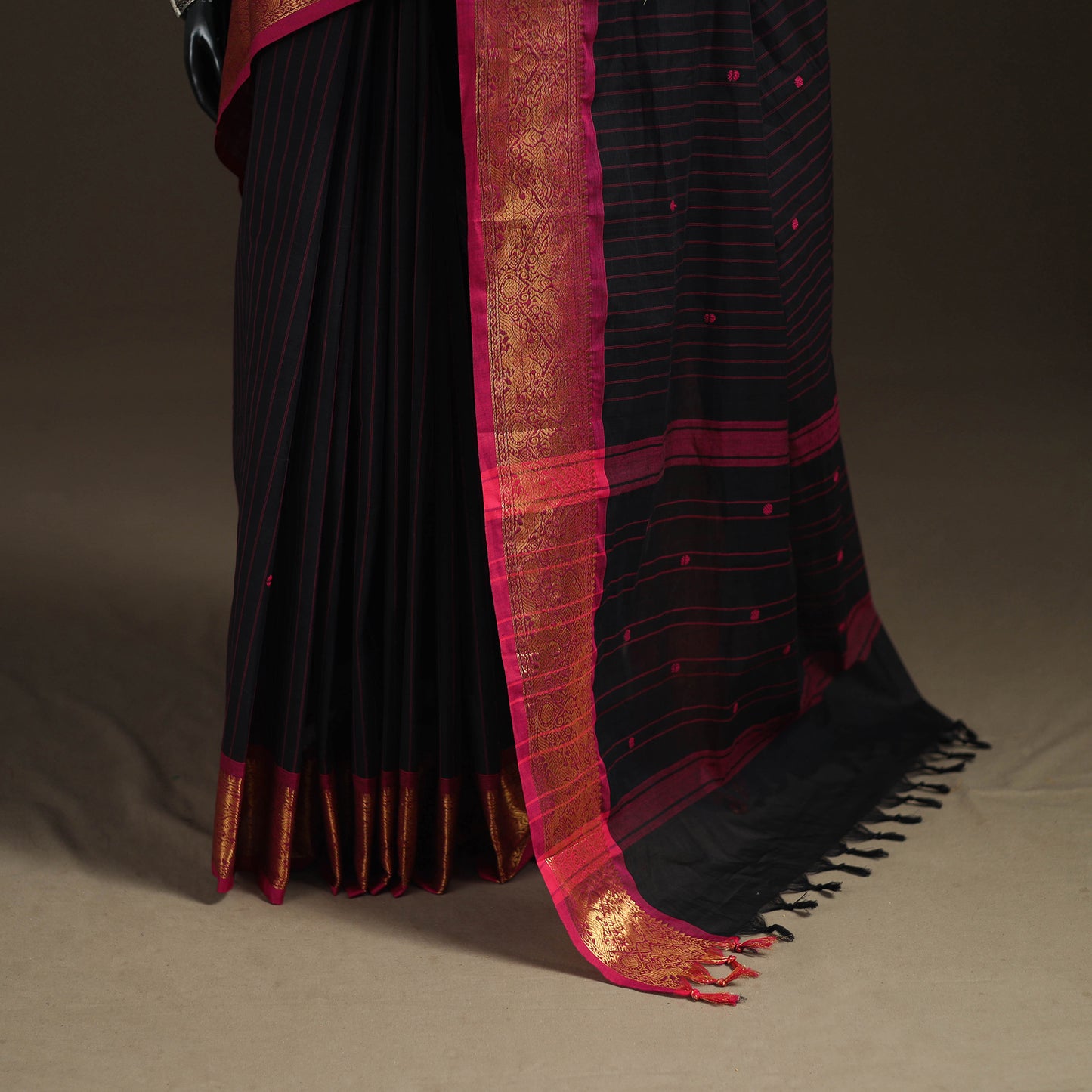 Stripes Buti Cotton Zari Border Kanchipuram Saree 09