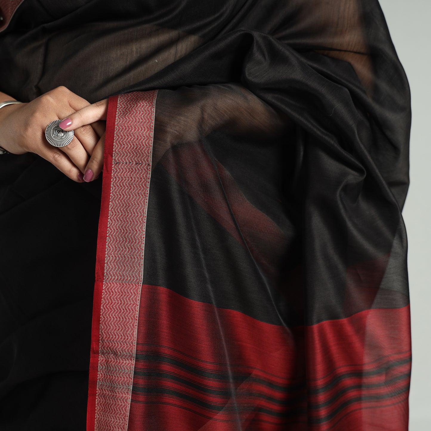 Black - Traditional Maheshwari Silk Cotton Handloom Saree with Thread Border 59